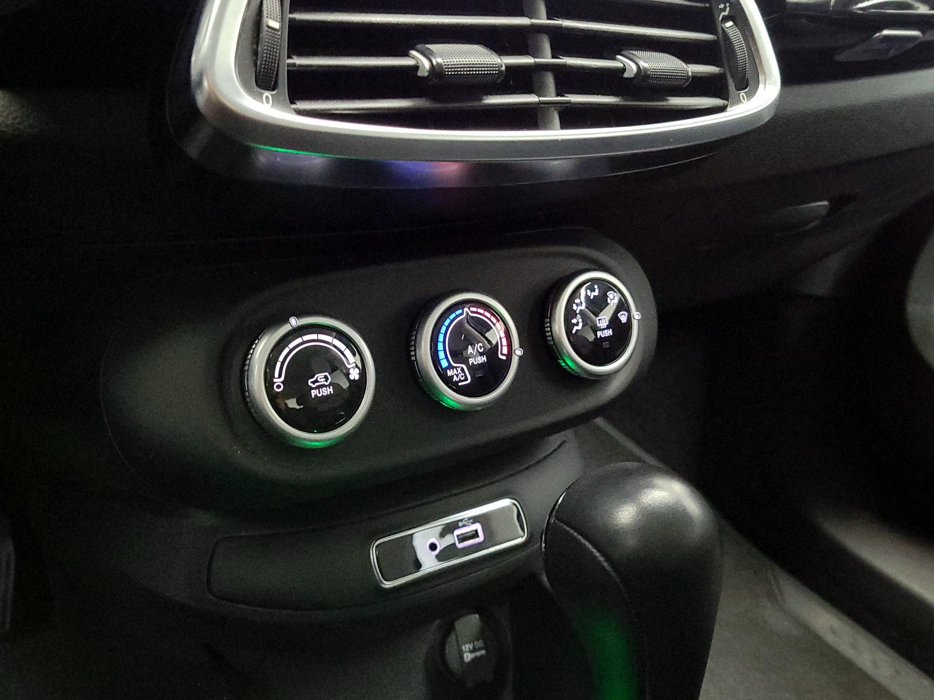 Thumbnail: 2016 Fiat 500X - 16