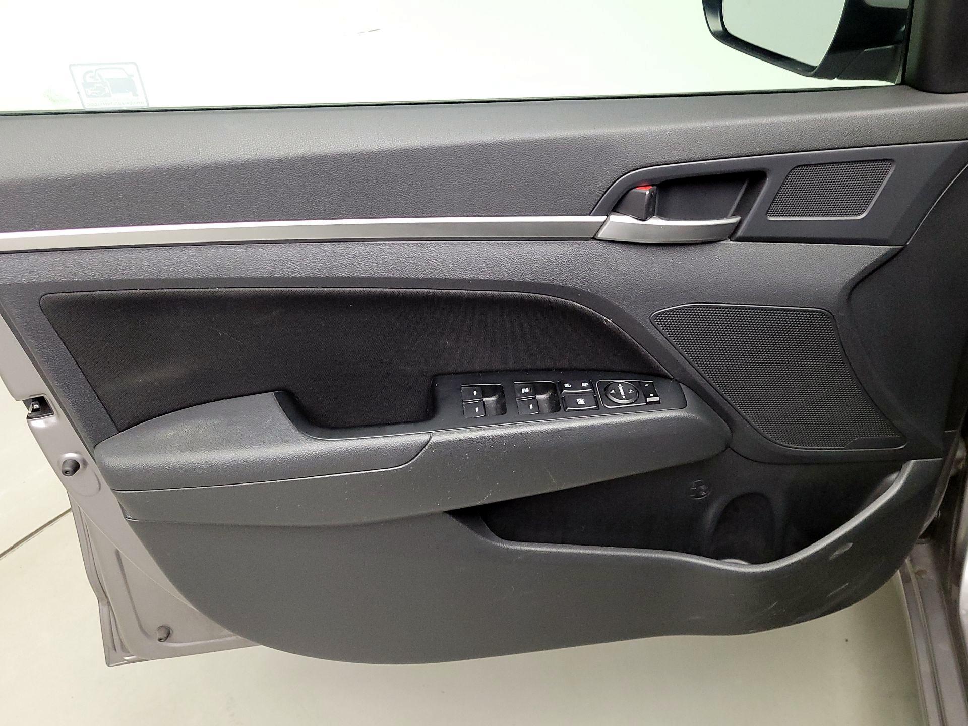 Thumbnail: 2020 Hyundai Elantra - 12