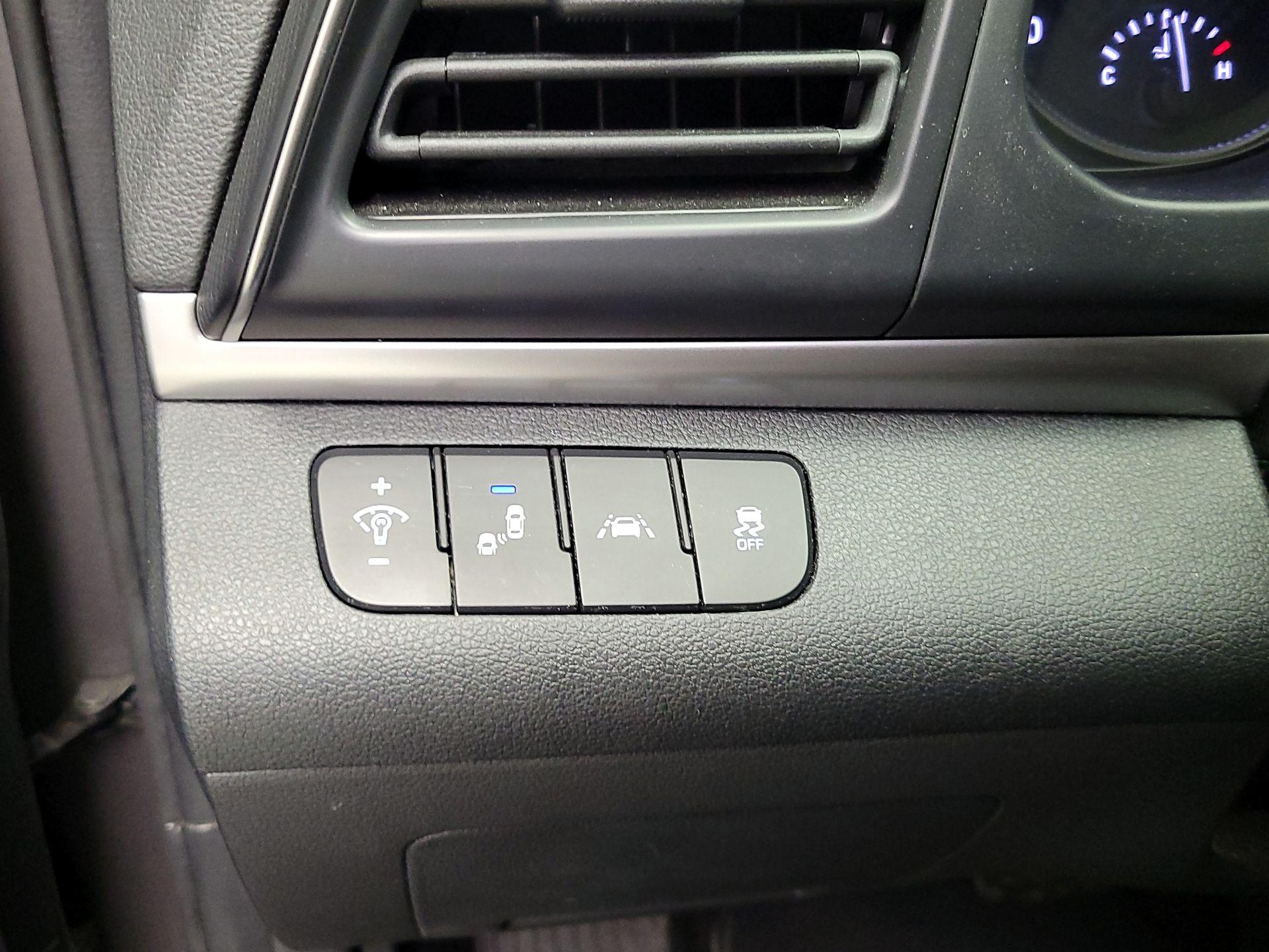 Thumbnail: 2020 Hyundai Elantra - 13