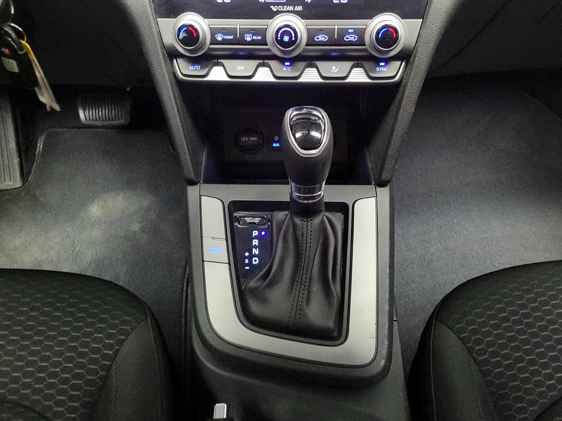 Thumbnail: 2020 Hyundai Elantra - 17