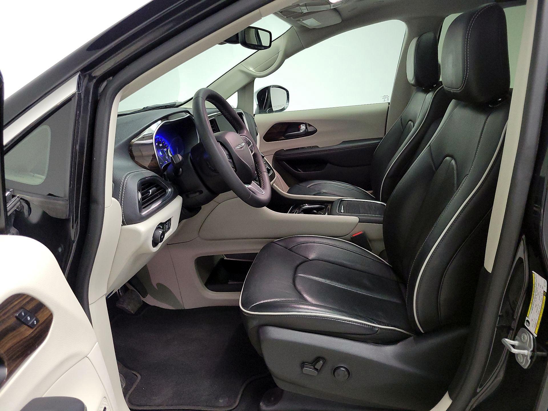 Thumbnail: 2022 Chrysler Pacifica - 11