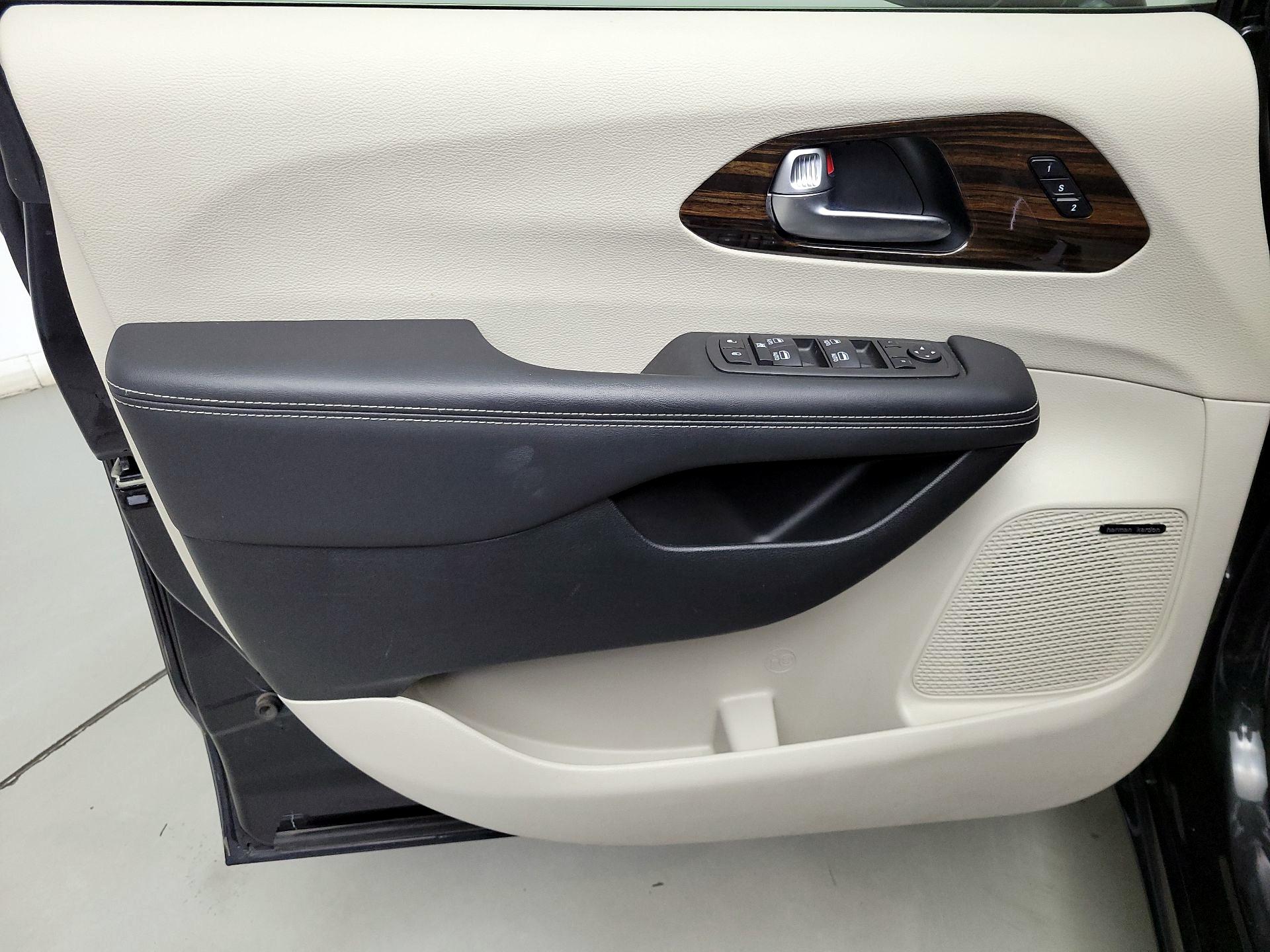 Thumbnail: 2022 Chrysler Pacifica - 12