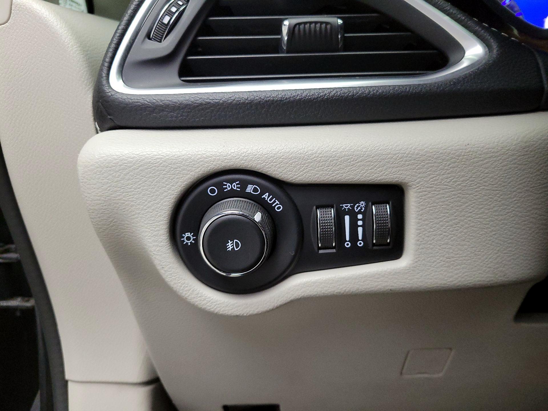 Thumbnail: 2022 Chrysler Pacifica - 13