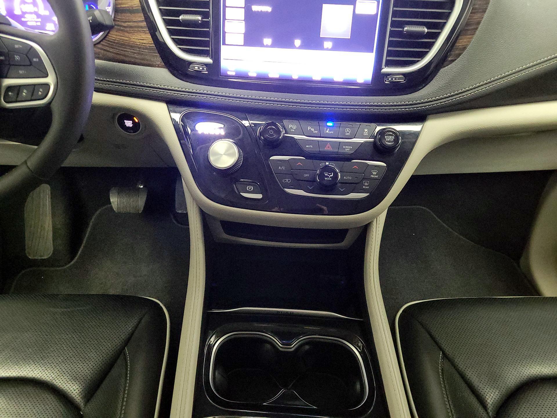 Thumbnail: 2022 Chrysler Pacifica - 18