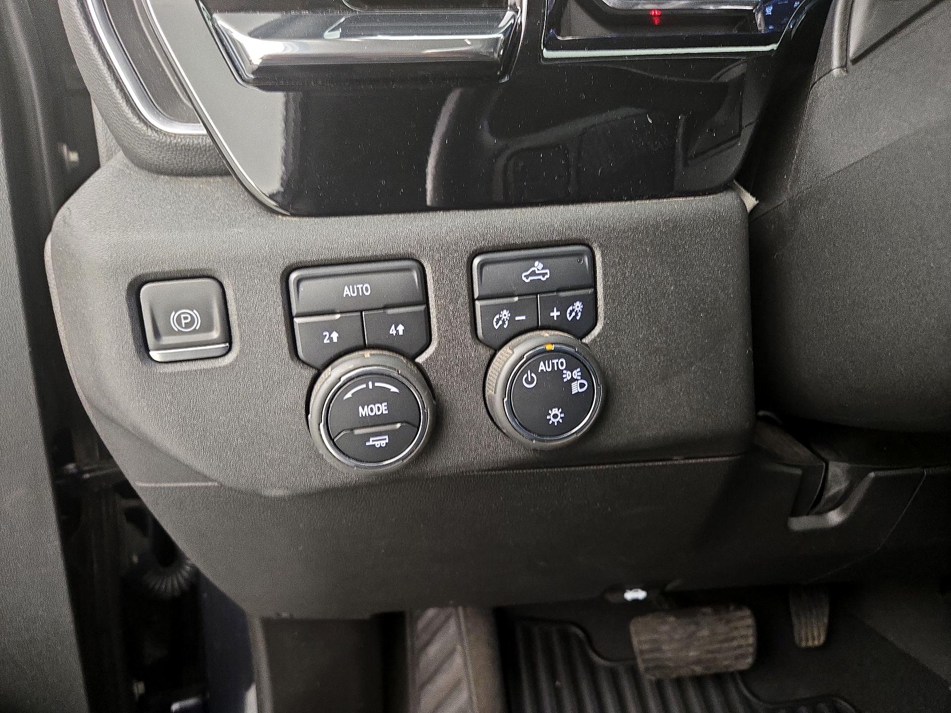 Thumbnail: 2023 Chevrolet Silverado 1500 - 13