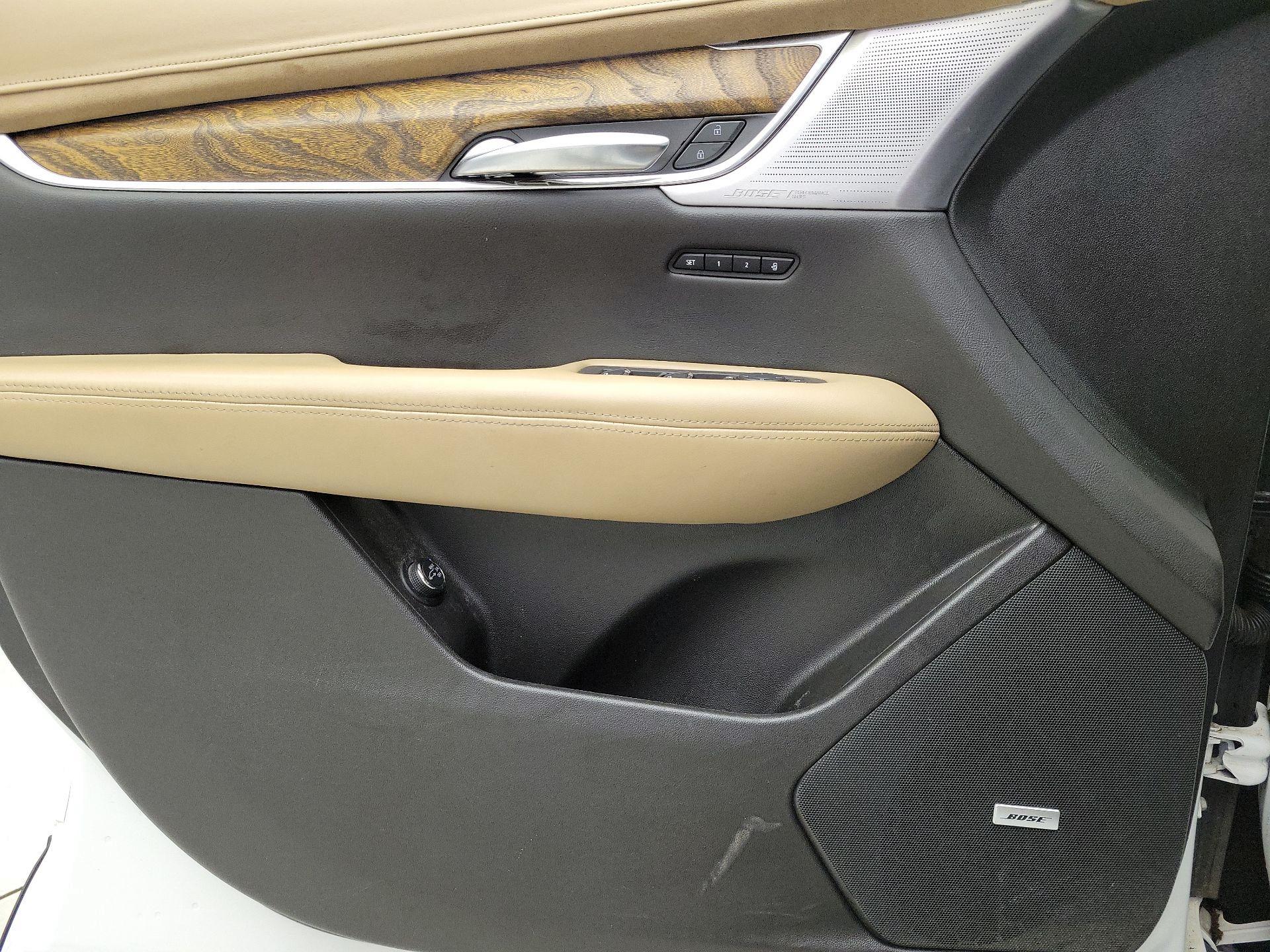 Thumbnail: 2020 Cadillac XT5 - 12