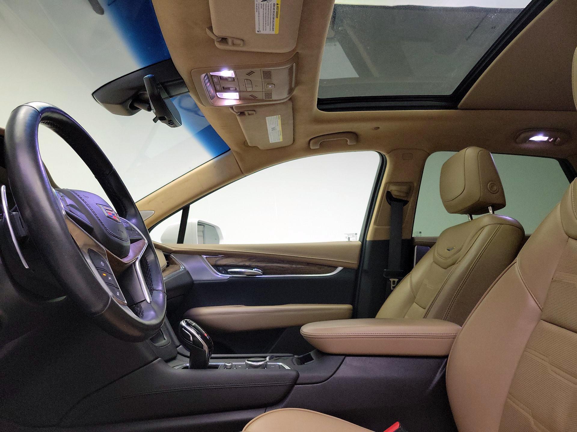 Thumbnail: 2020 Cadillac XT5 - 17