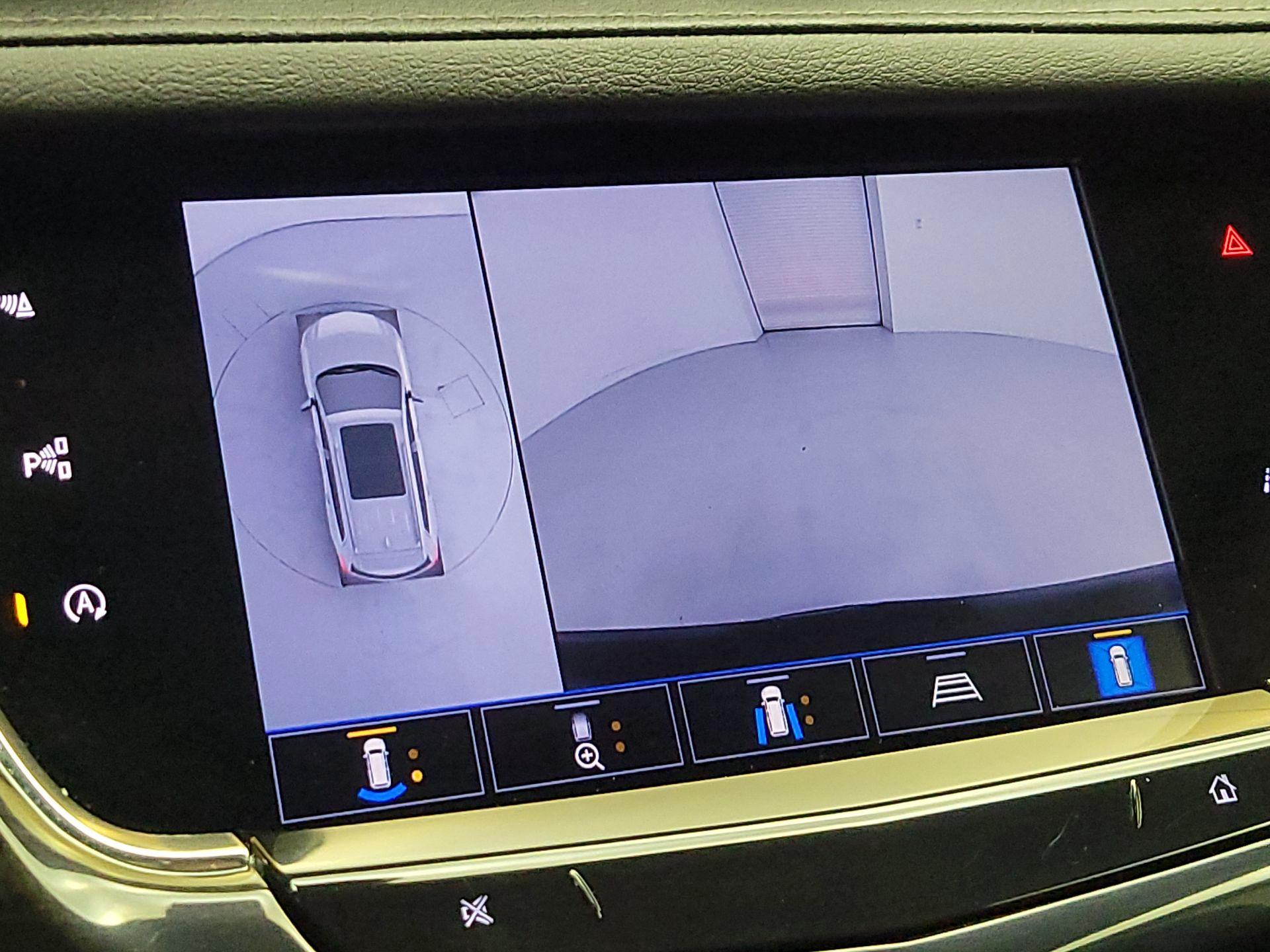 Thumbnail: 2023 Cadillac XT6 - 14