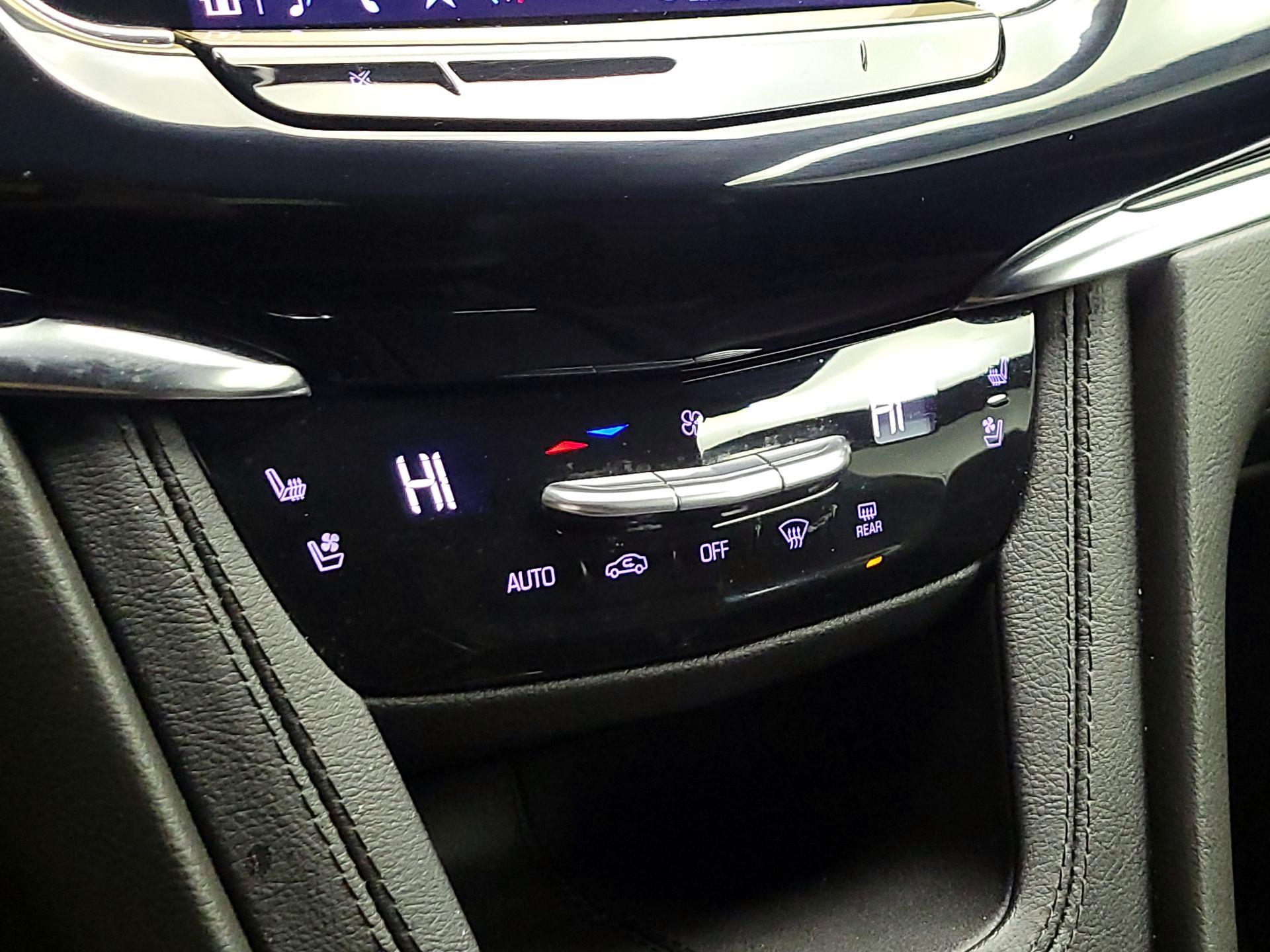 Thumbnail: 2023 Cadillac XT6 - 16