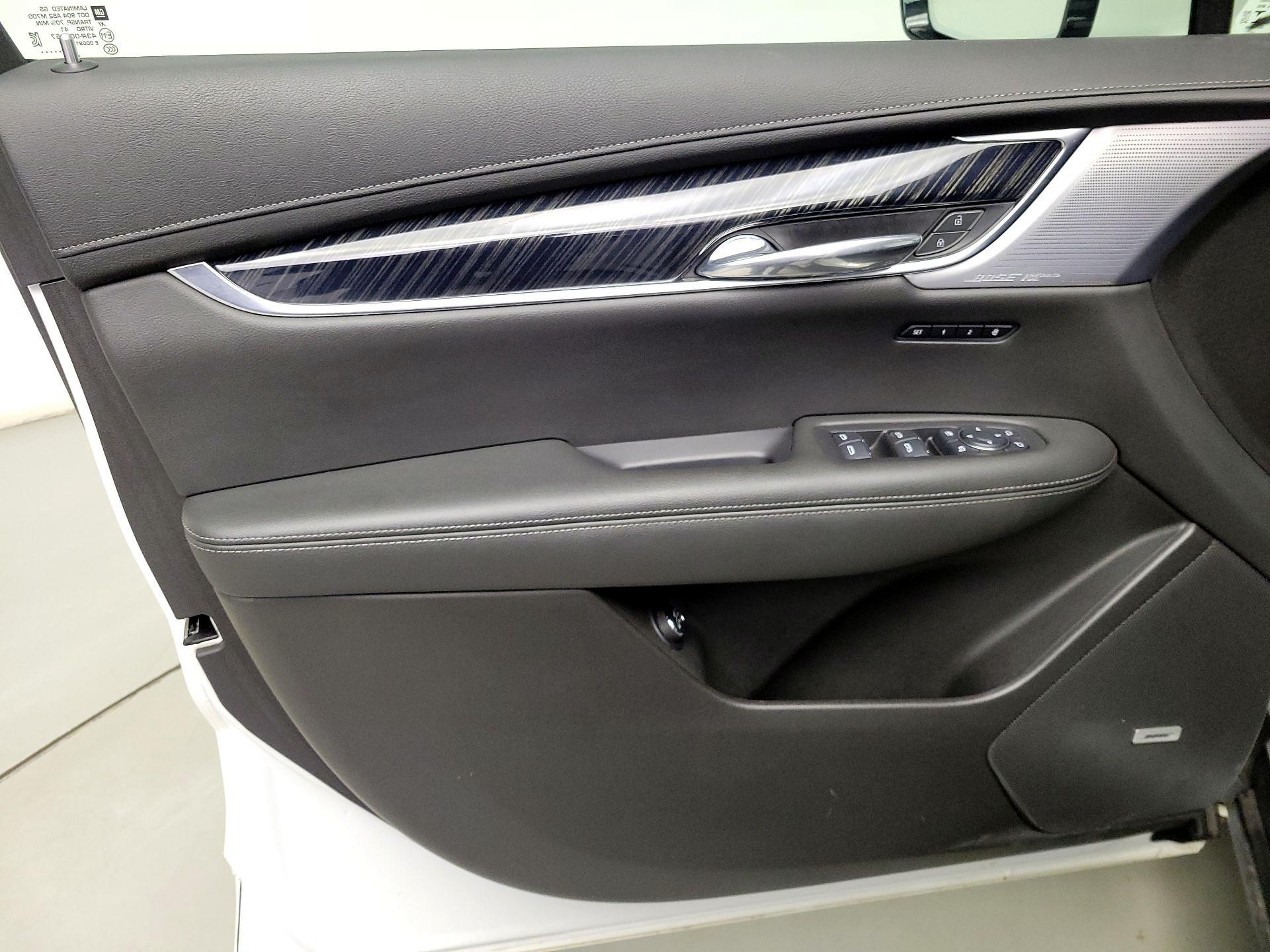 Thumbnail: 2023 Cadillac XT6 - 12