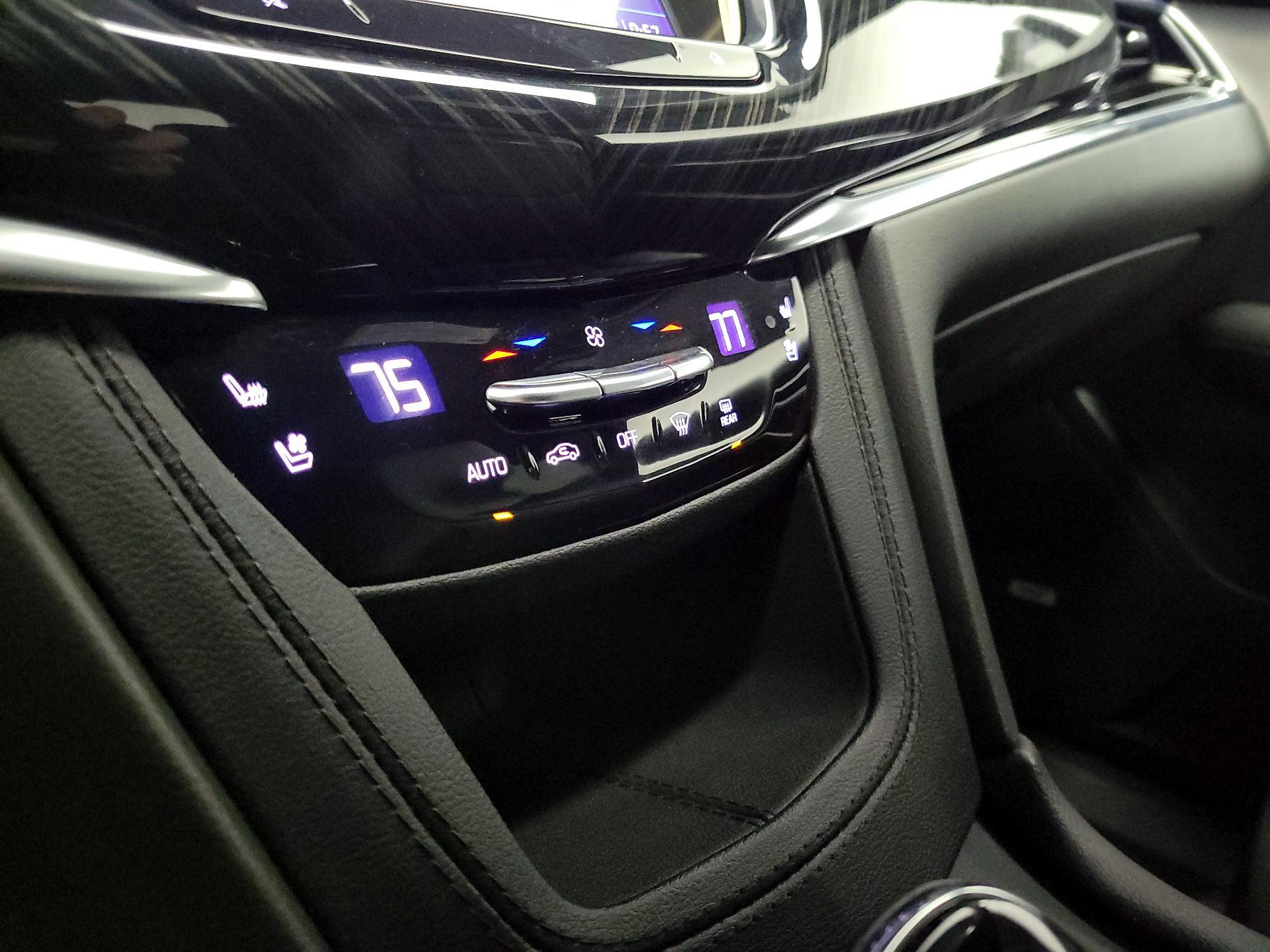 Thumbnail: 2023 Cadillac XT6 - 17