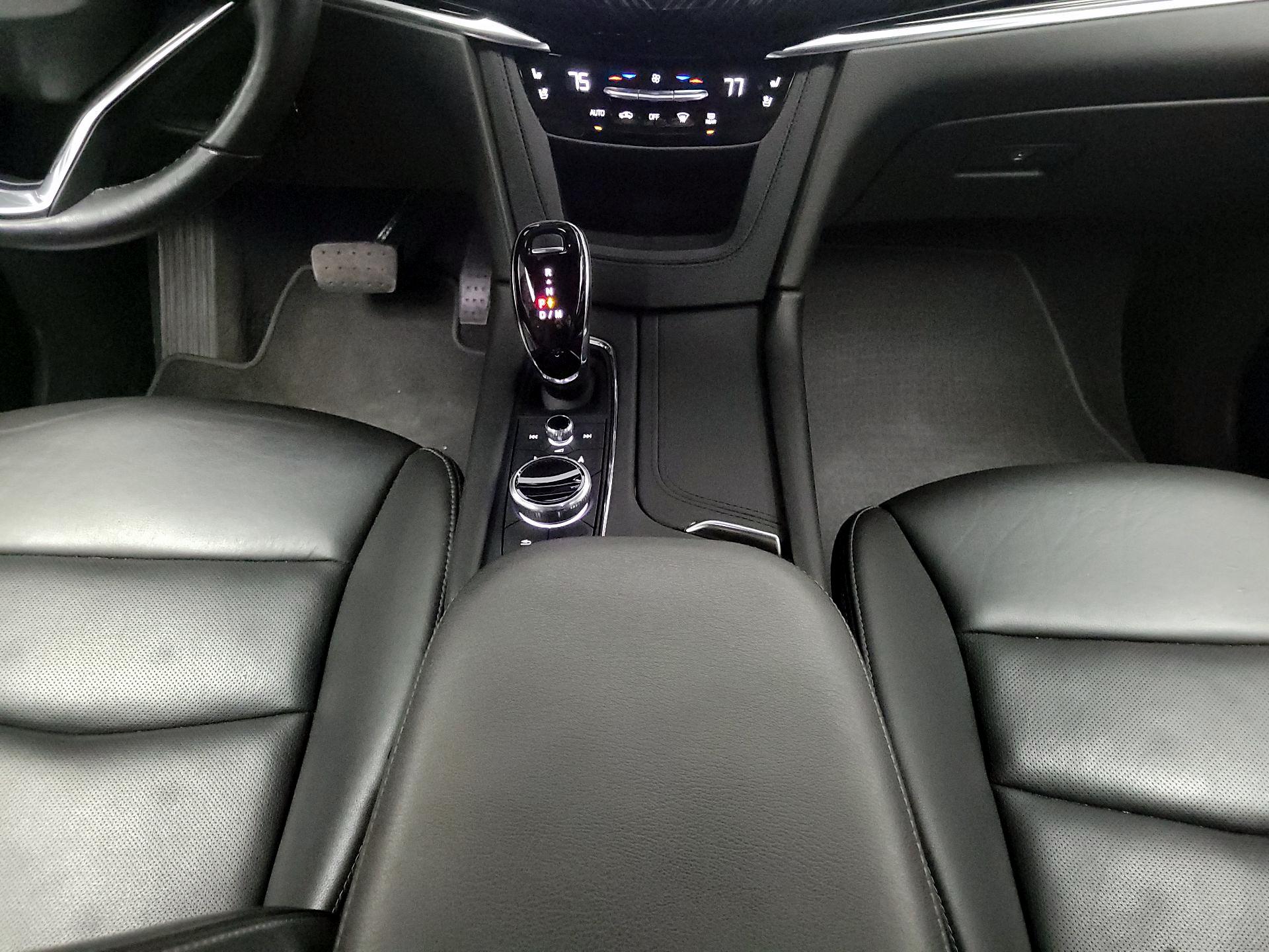 Thumbnail: 2023 Cadillac XT6 - 18