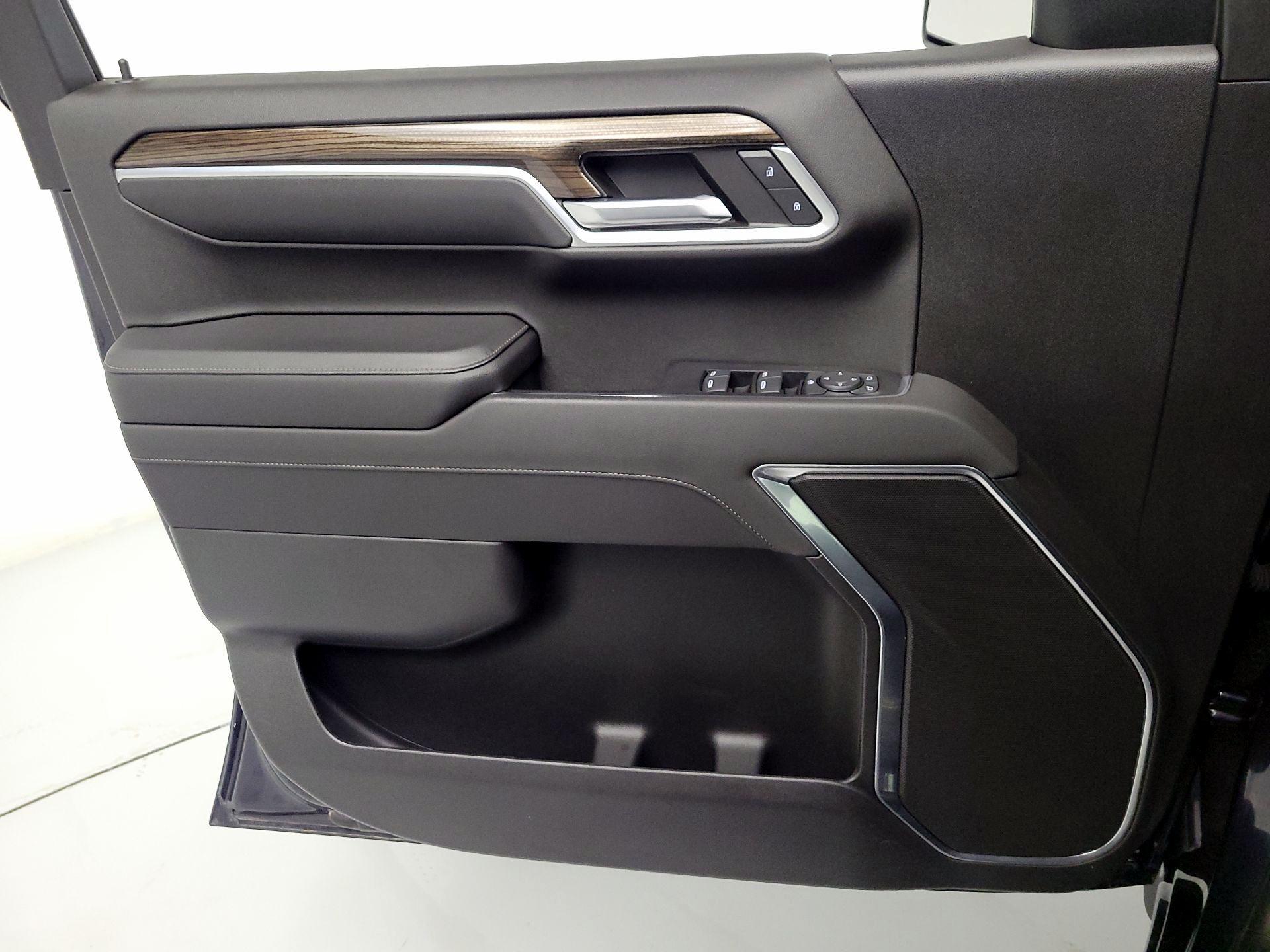 Thumbnail: 2022 Chevrolet Silverado 1500 - 12