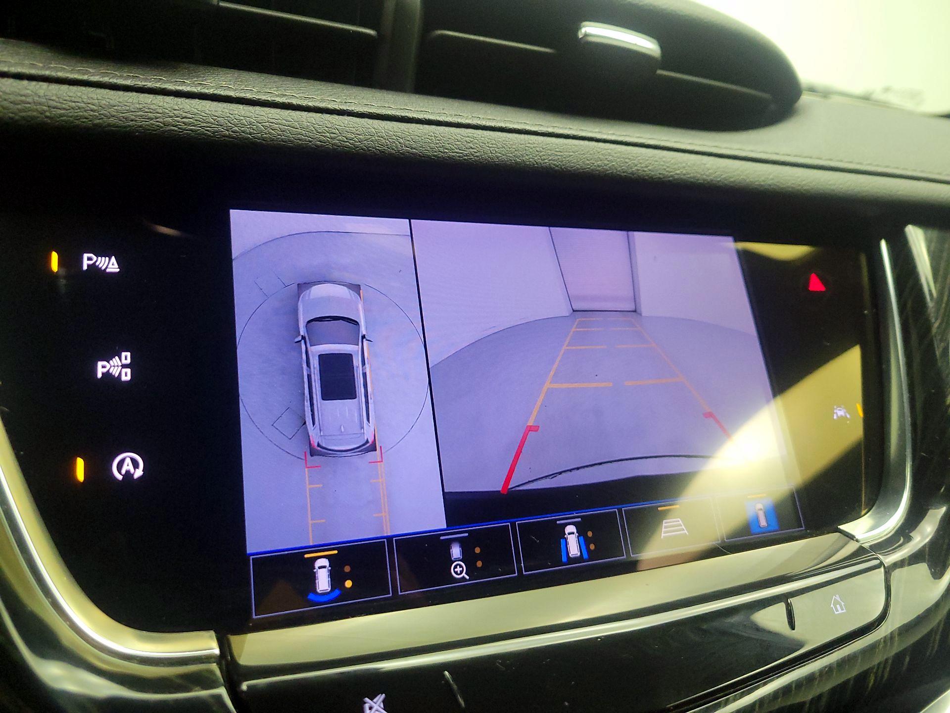 Thumbnail: 2023 Cadillac XT6 - 14