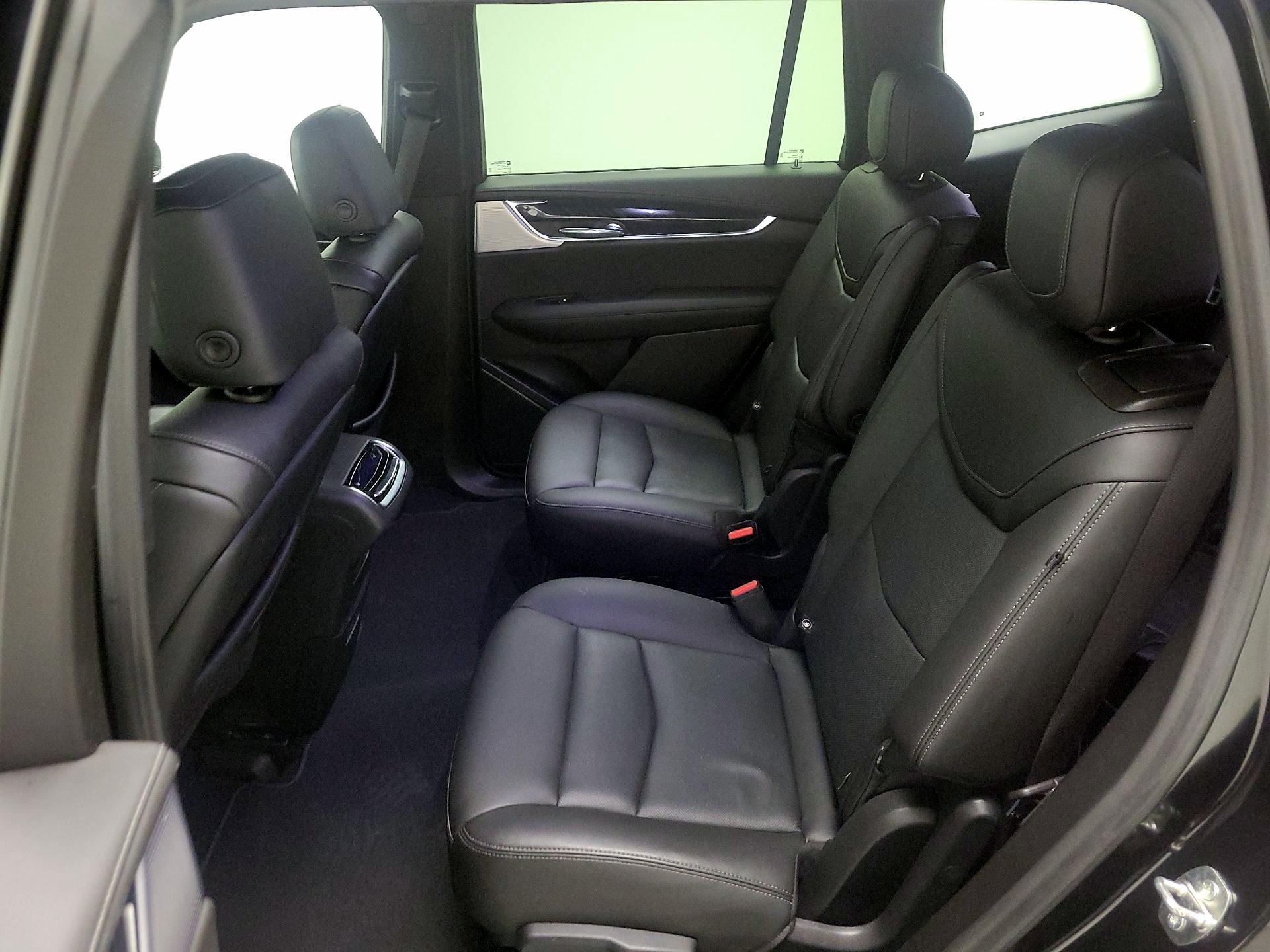 Thumbnail: 2023 Cadillac XT6 - 19