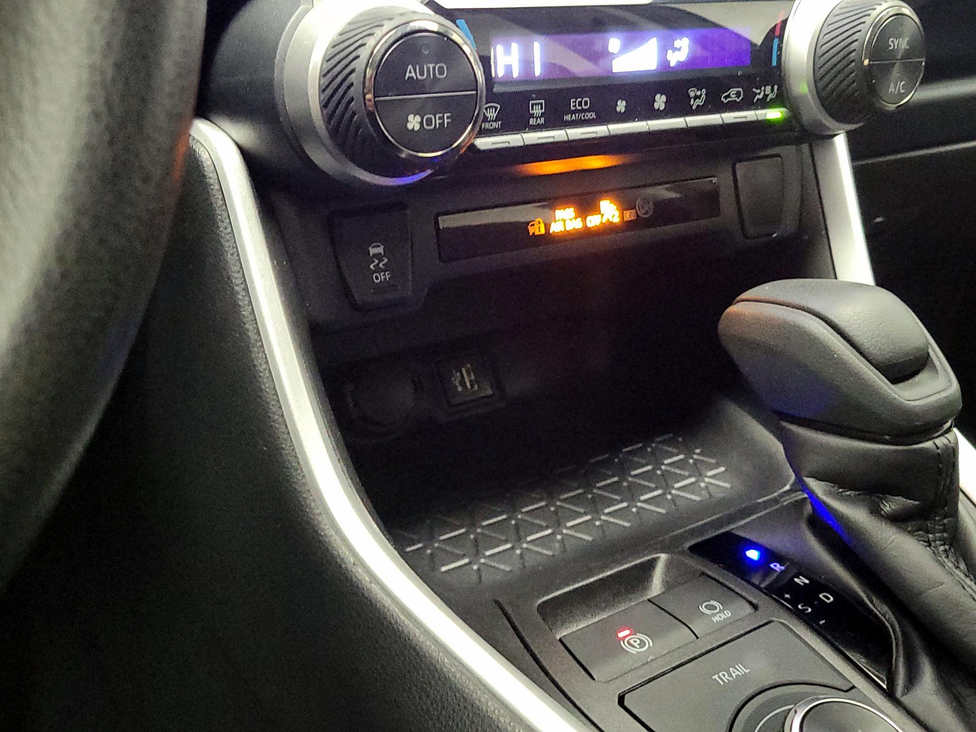 Thumbnail: 2024 Toyota RAV4 - 18