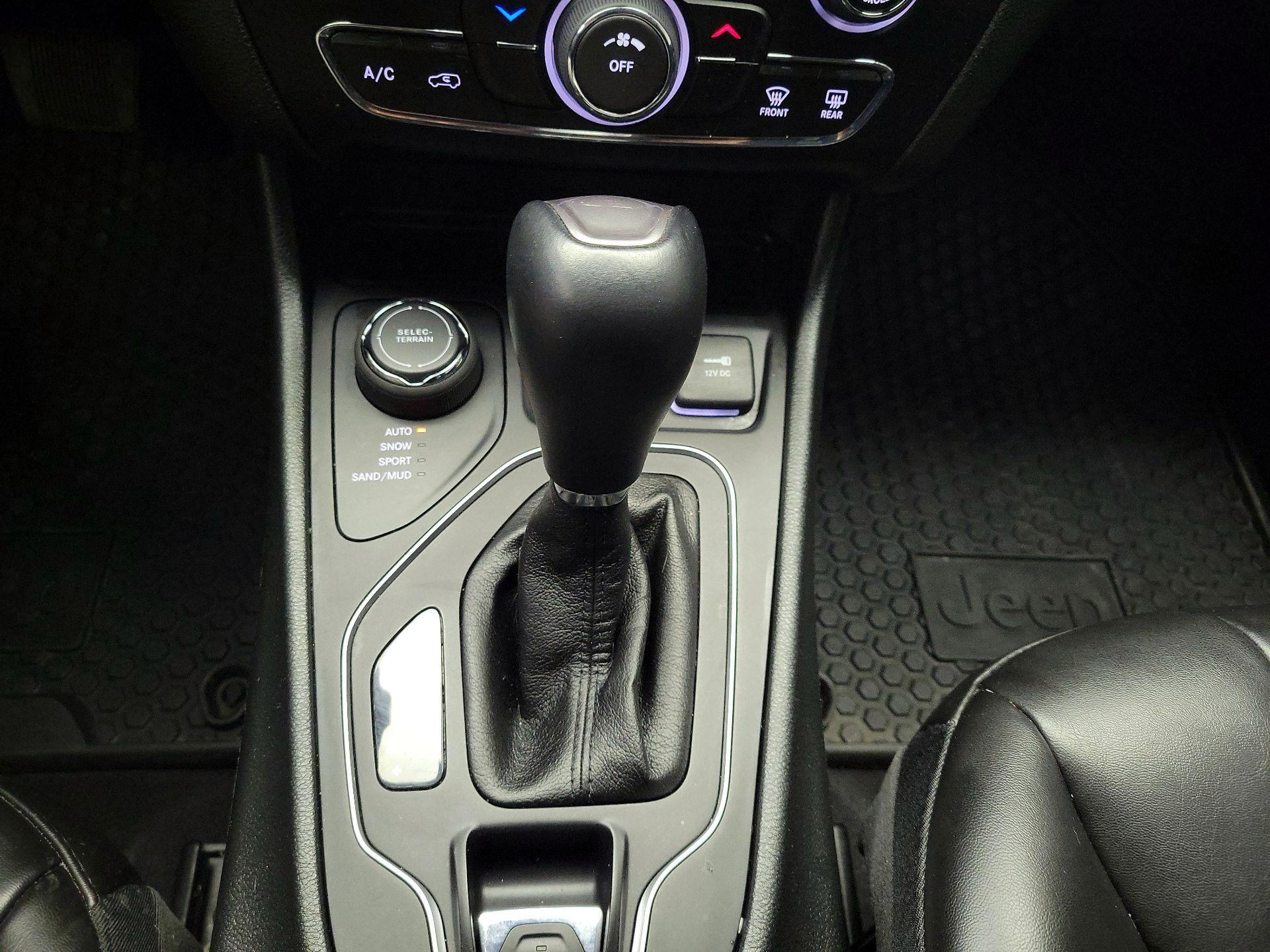 Thumbnail: 2022 Jeep Cherokee - 17