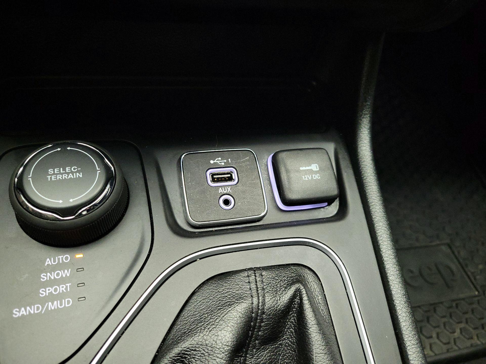 Thumbnail: 2022 Jeep Cherokee - 18