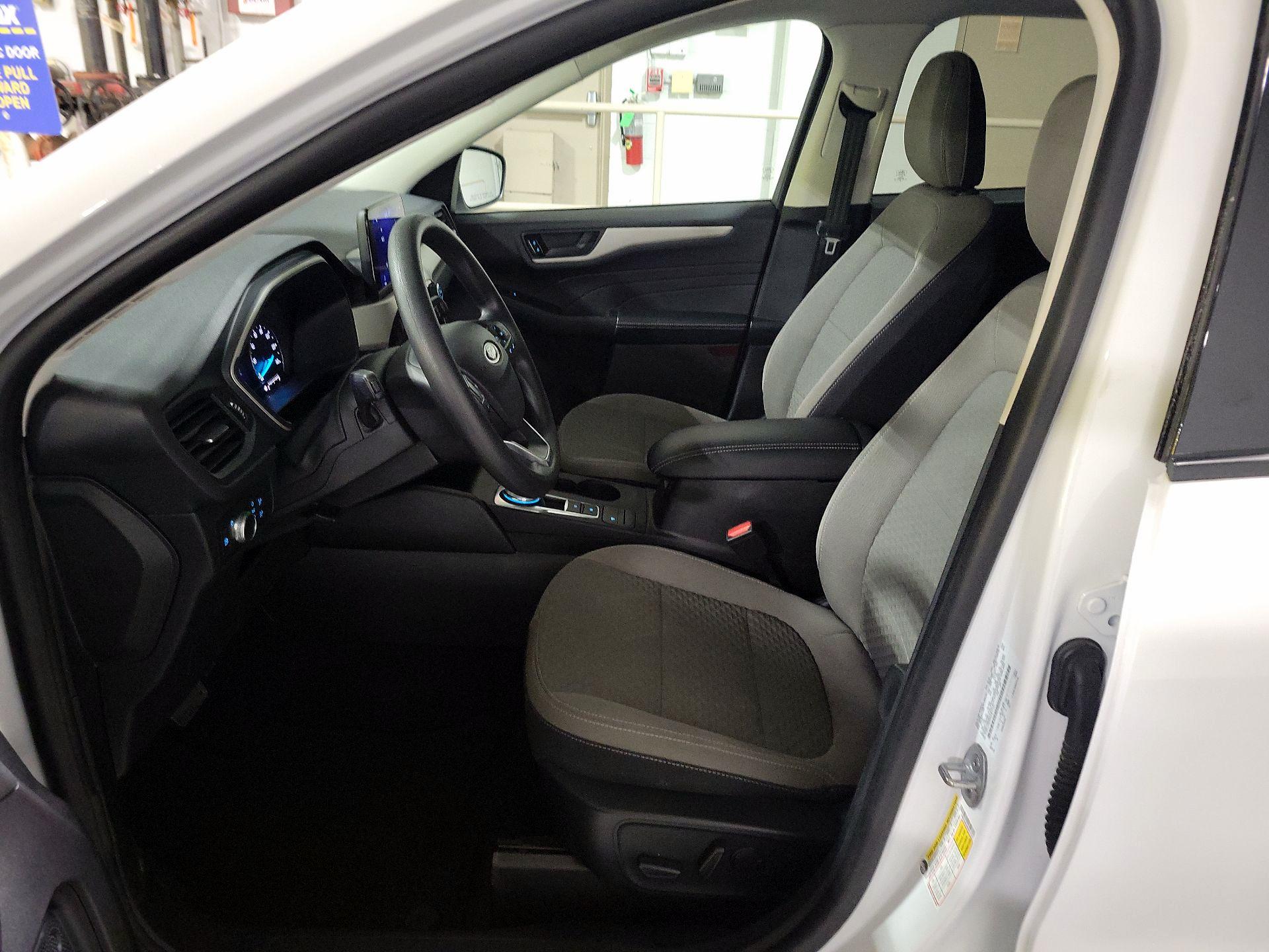 Thumbnail: 2022 Ford Escape - 9