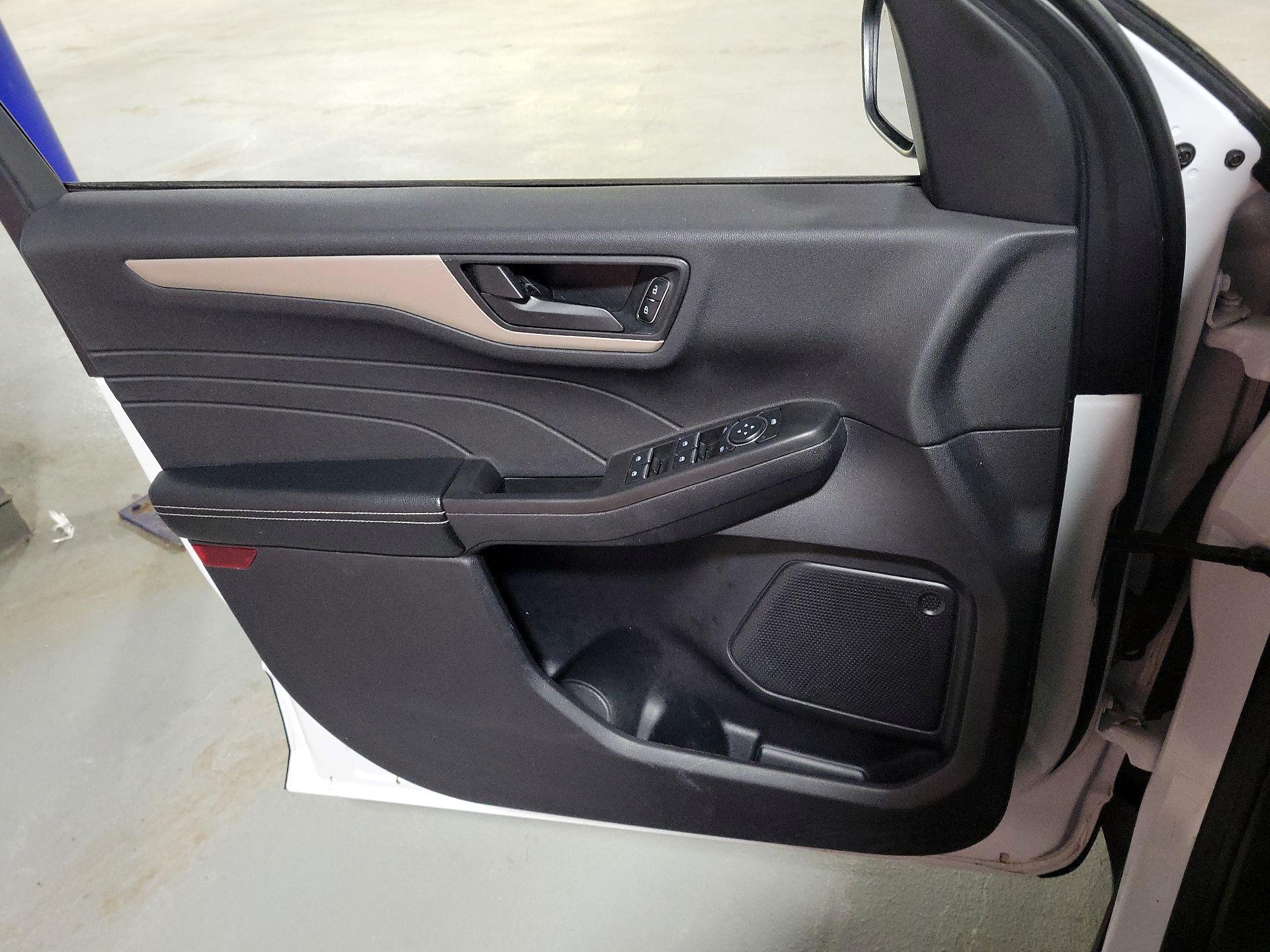 Thumbnail: 2022 Ford Escape - 10