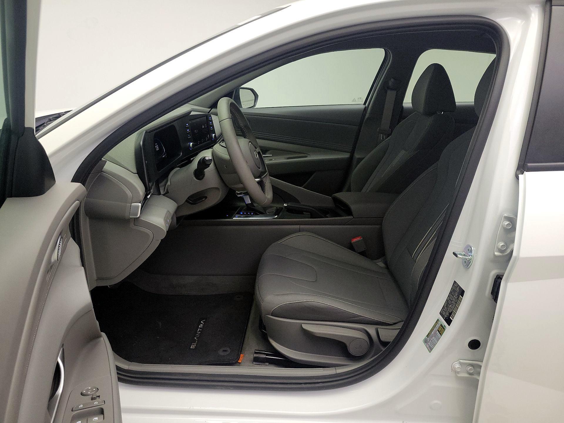 Thumbnail: 2025 Hyundai Elantra - 11