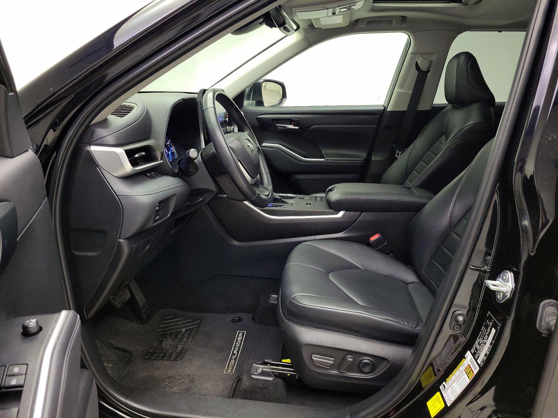 Thumbnail: 2022 Toyota Highlander - 11