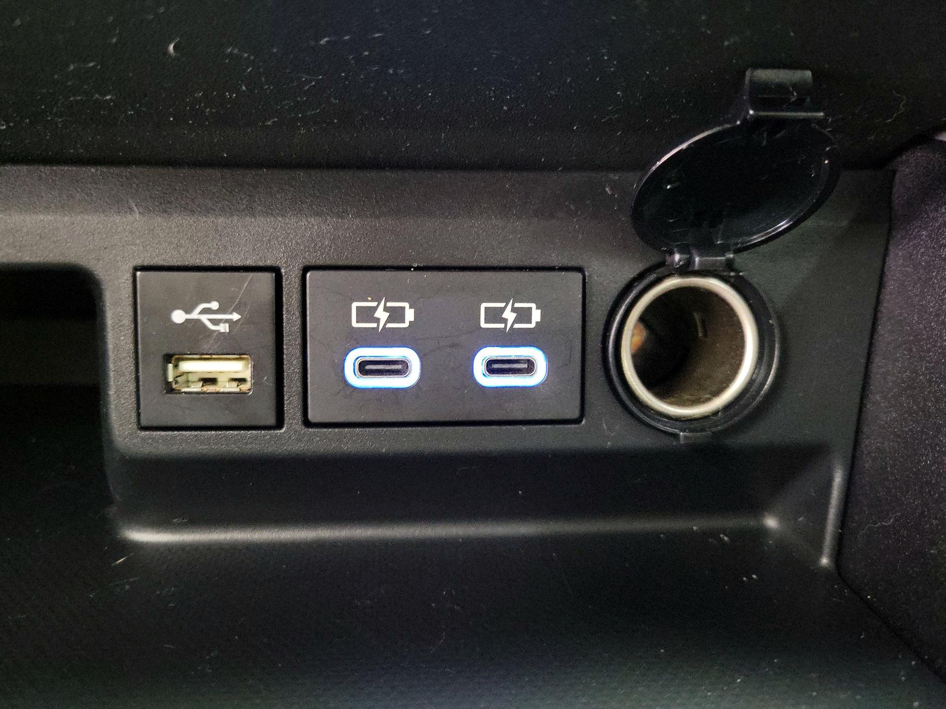 Thumbnail: 2022 Toyota Highlander - 17