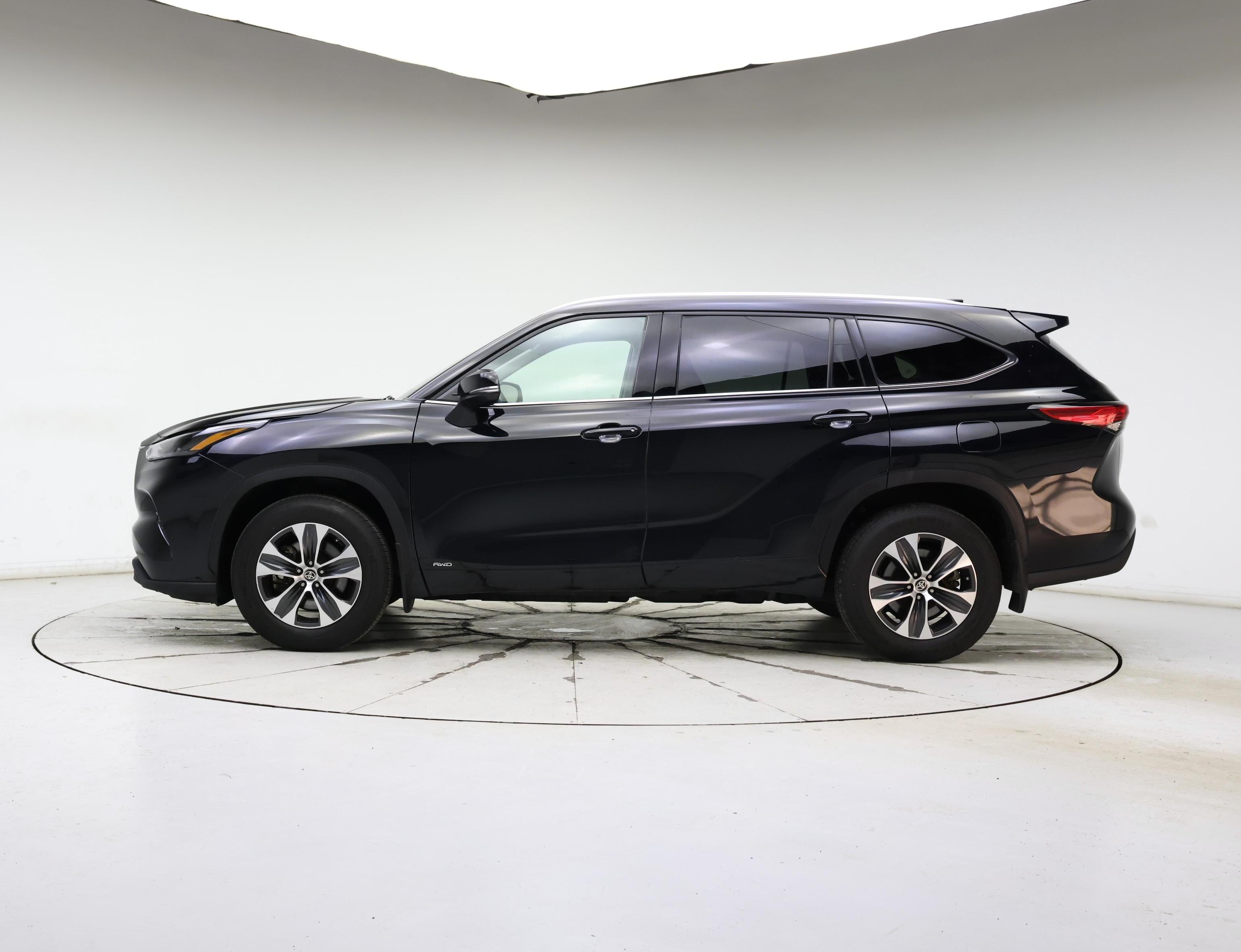 Thumbnail: 2022 Toyota Highlander - 3