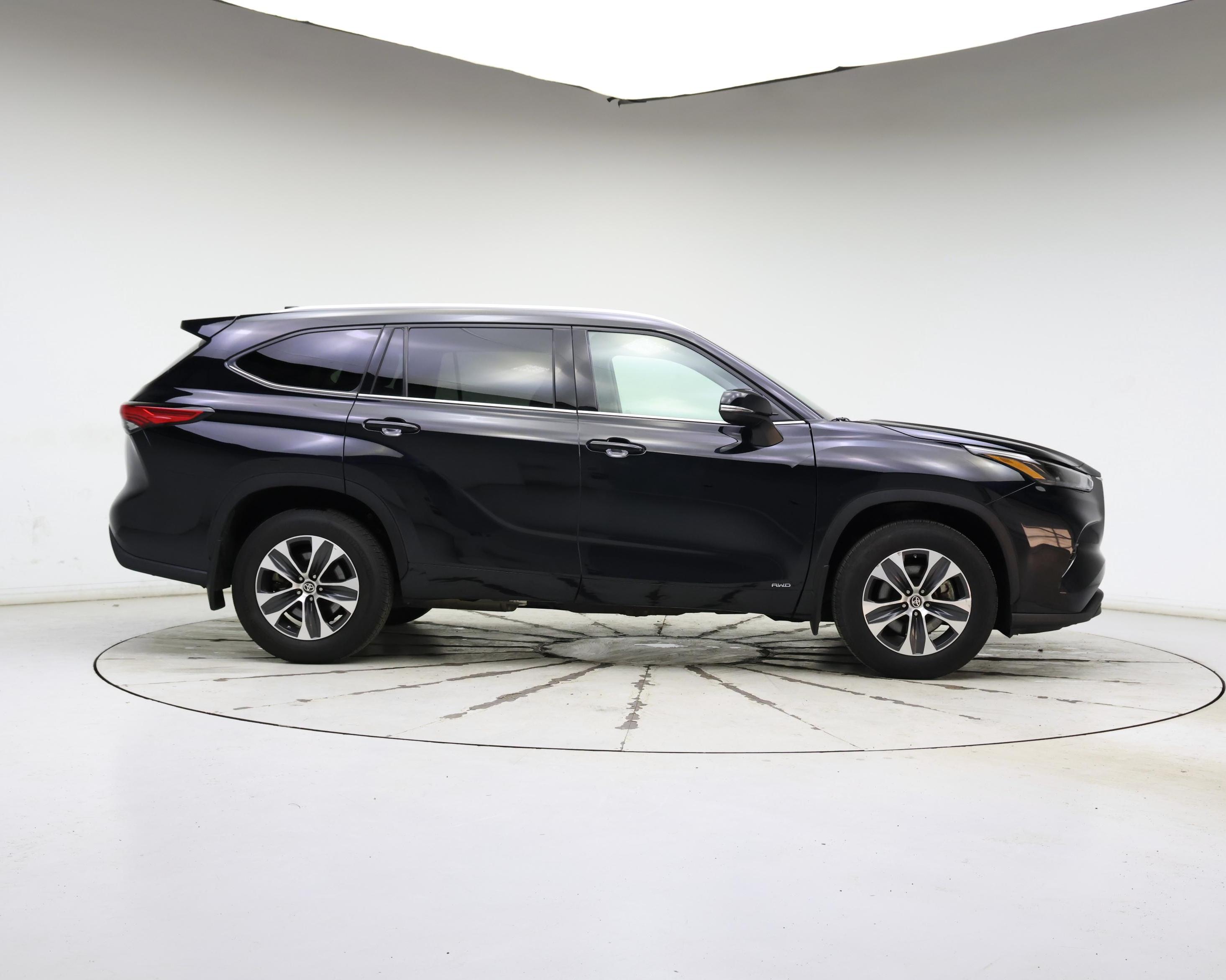 Thumbnail: 2022 Toyota Highlander - 7