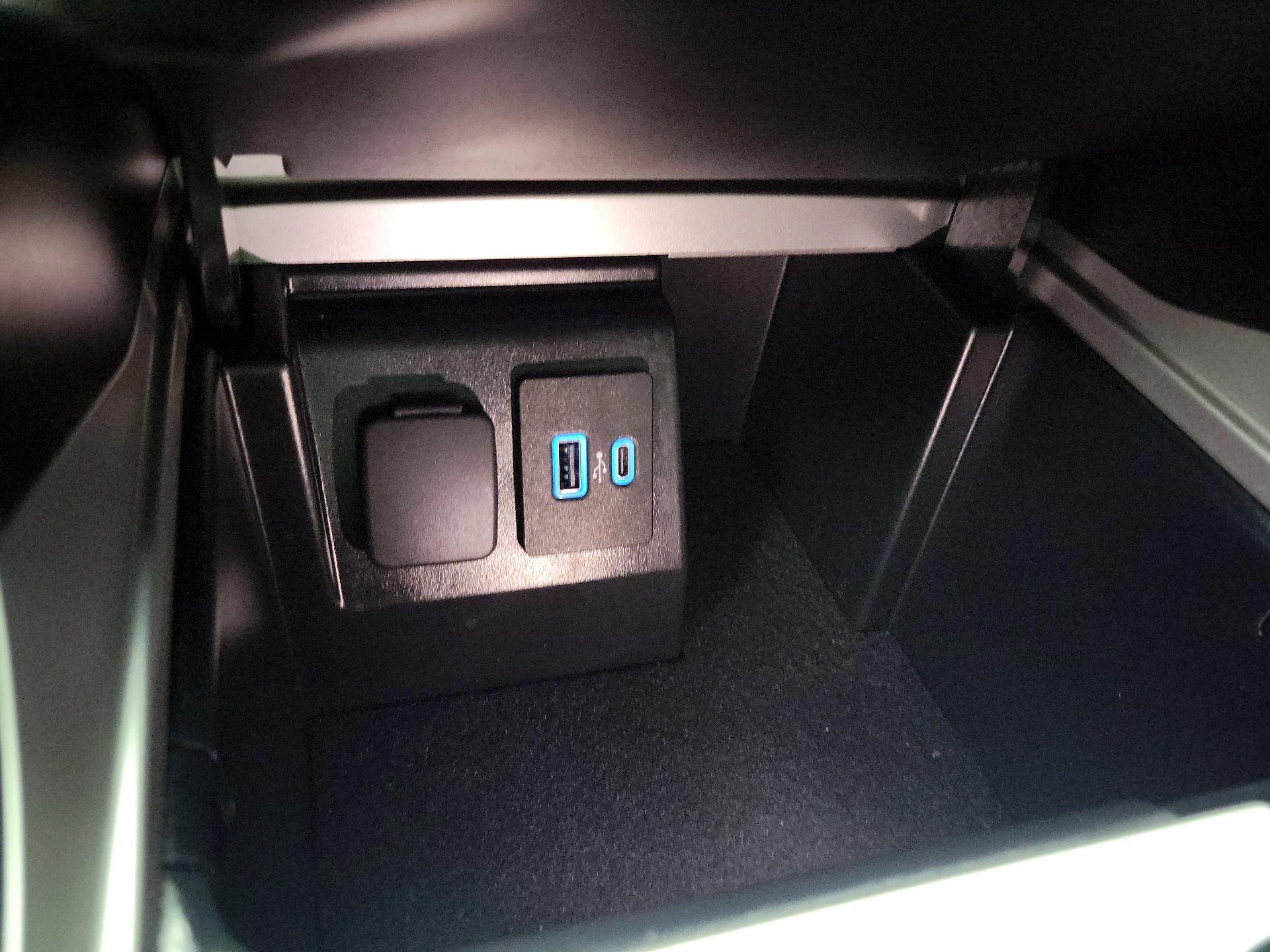 Thumbnail: 2022 Ford Explorer - 18