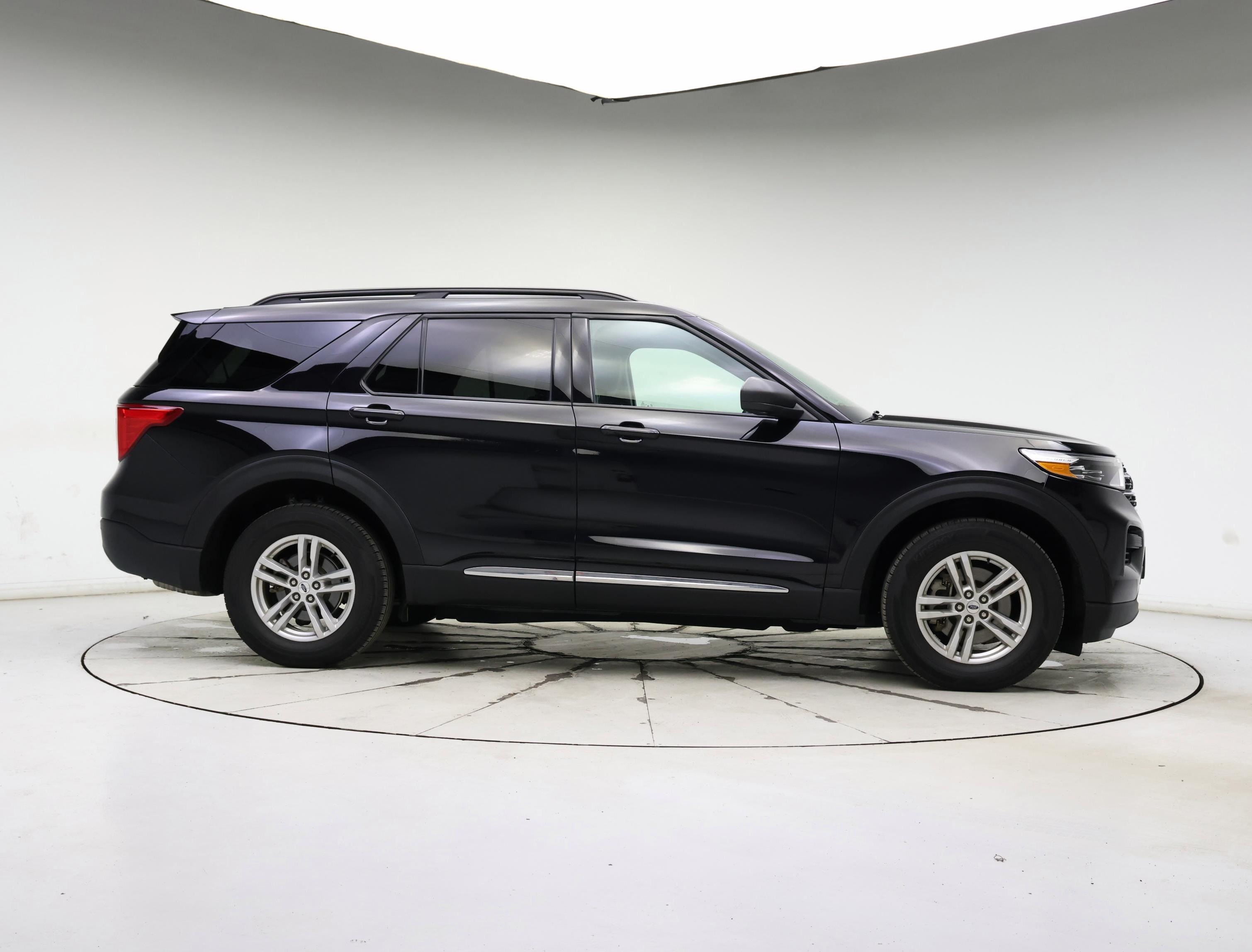 Thumbnail: 2022 Ford Explorer - 7