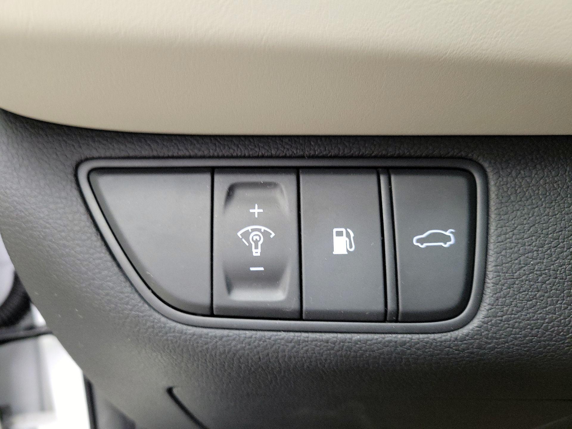 Thumbnail: 2023 Genesis G70 - 13