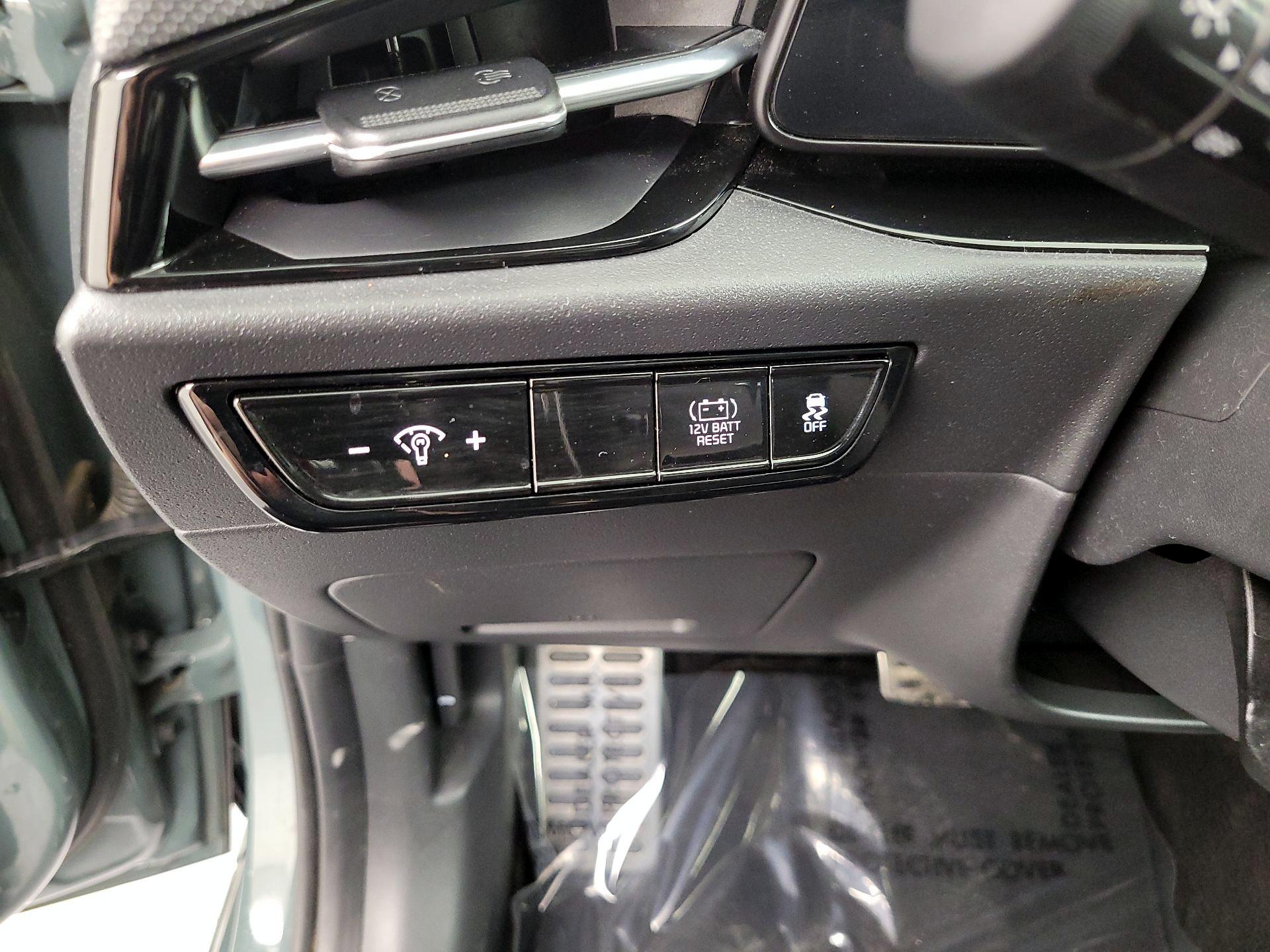 Thumbnail: 2023 Kia Niro - 13