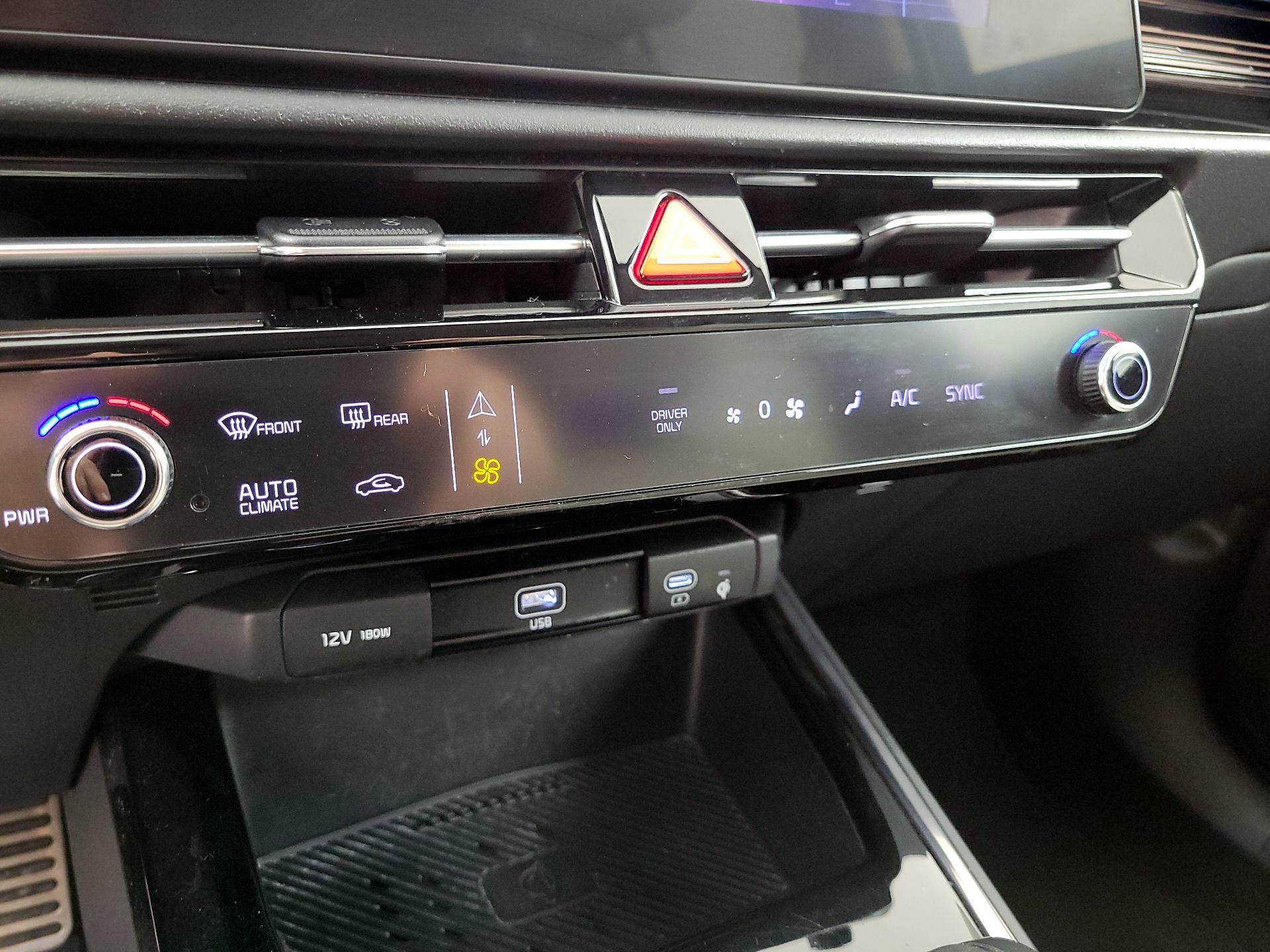 Thumbnail: 2023 Kia Niro - 17