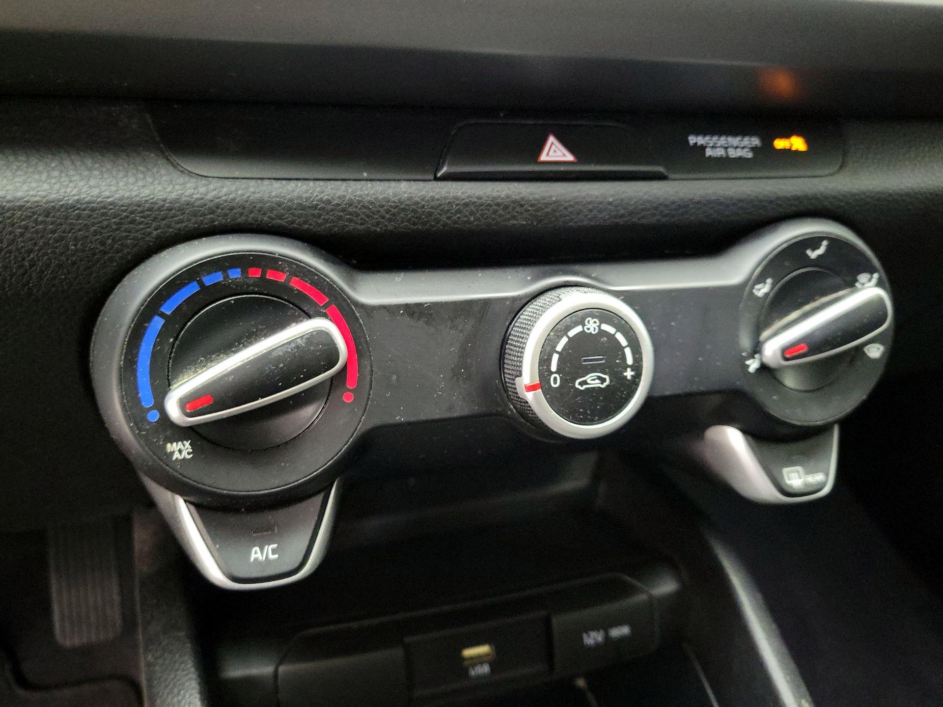 Thumbnail: 2022 Kia Rio - 15