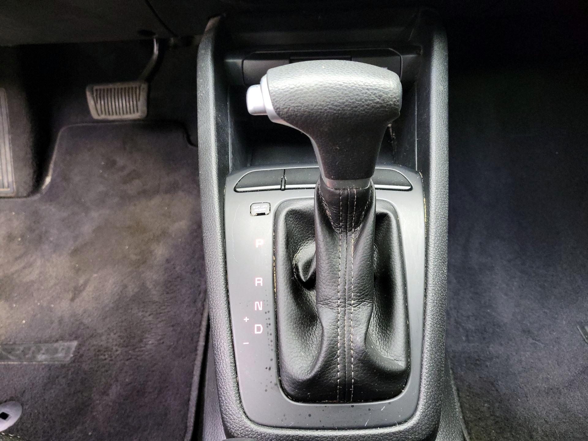 Thumbnail: 2022 Kia Rio - 16