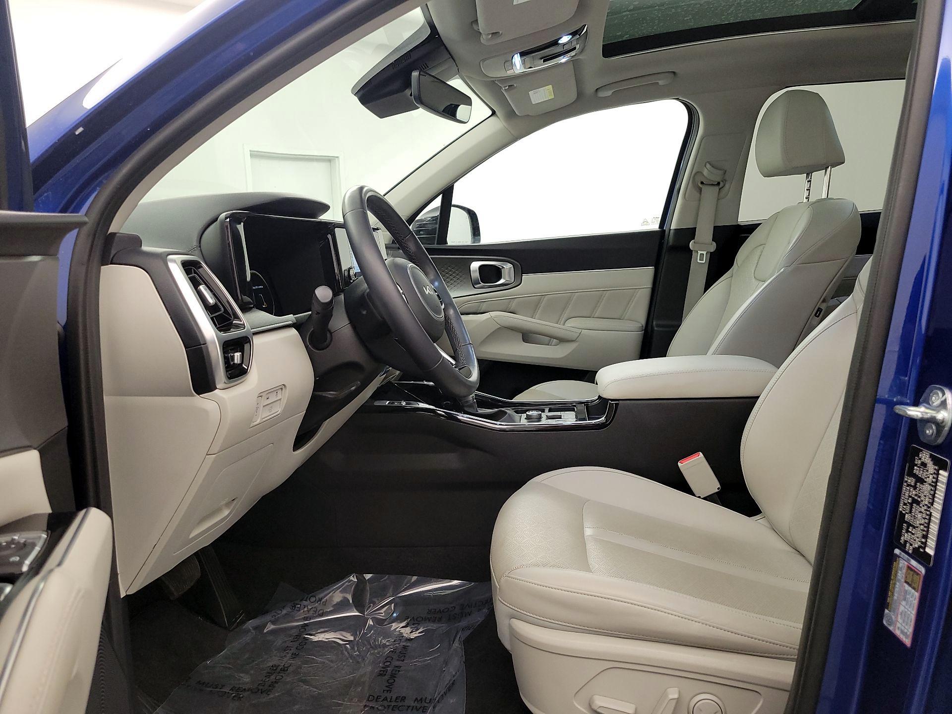 Thumbnail: 2023 Kia Sorento - 11