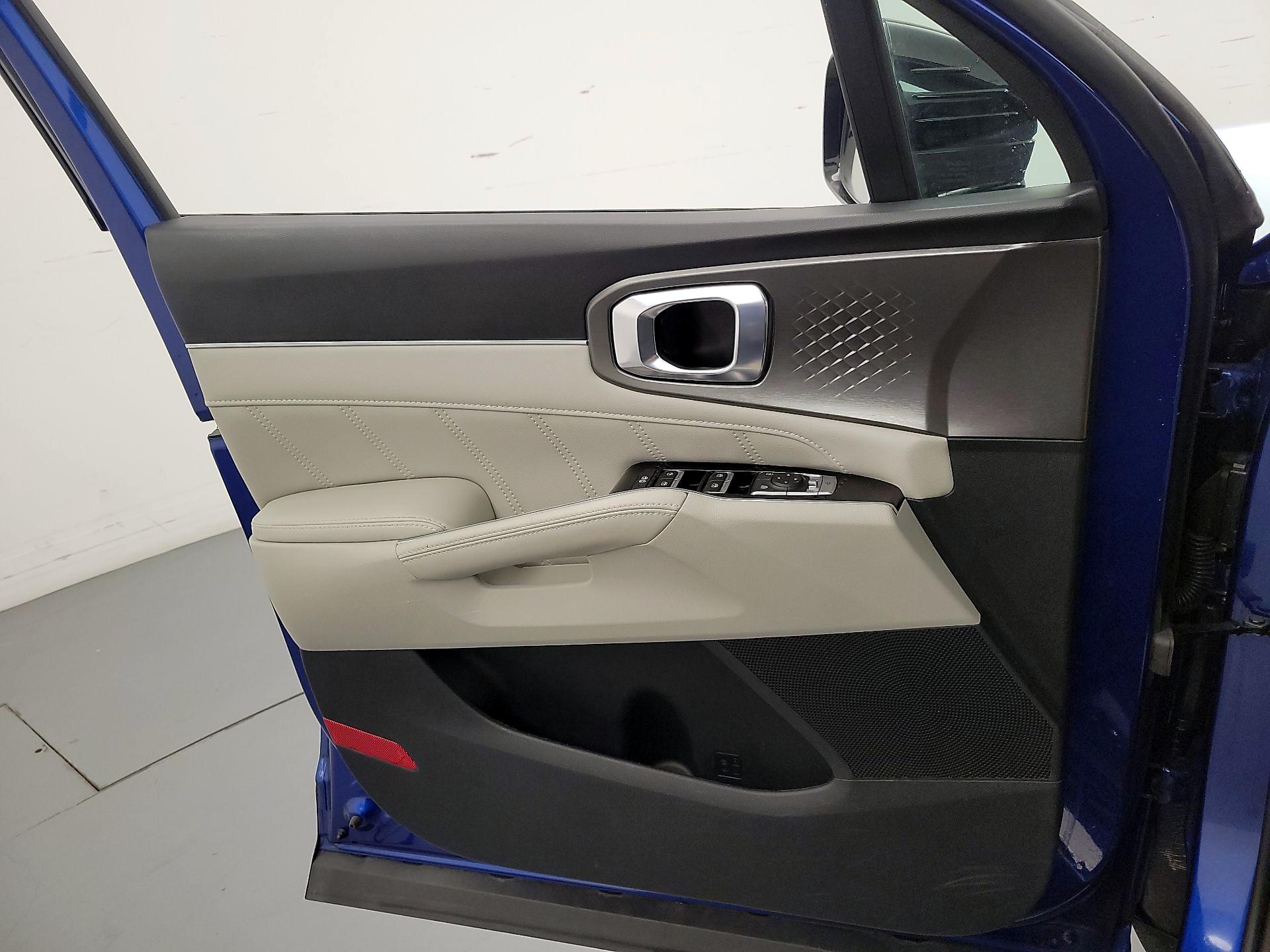 Thumbnail: 2023 Kia Sorento - 12