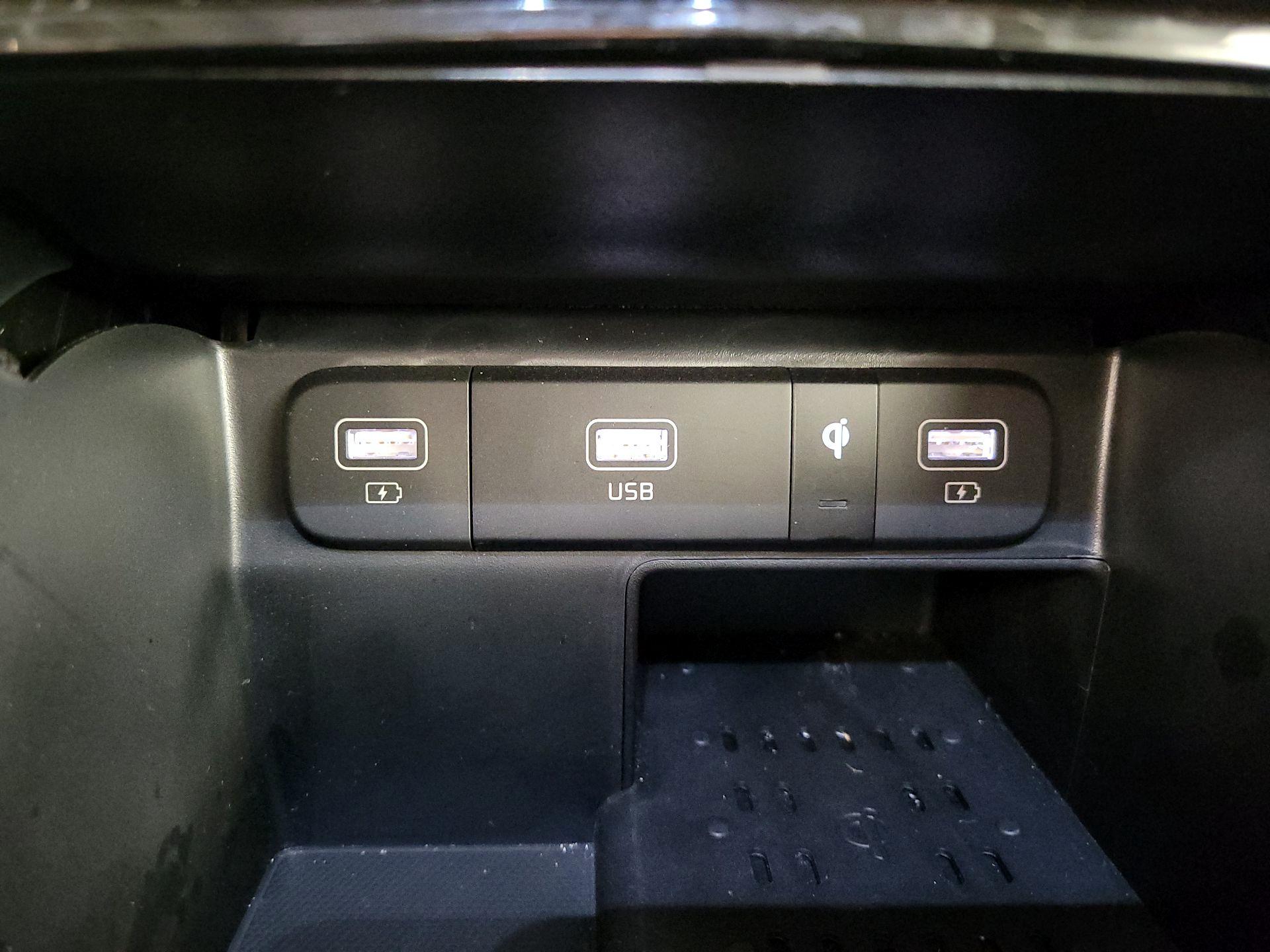 Thumbnail: 2023 Kia Sorento - 19