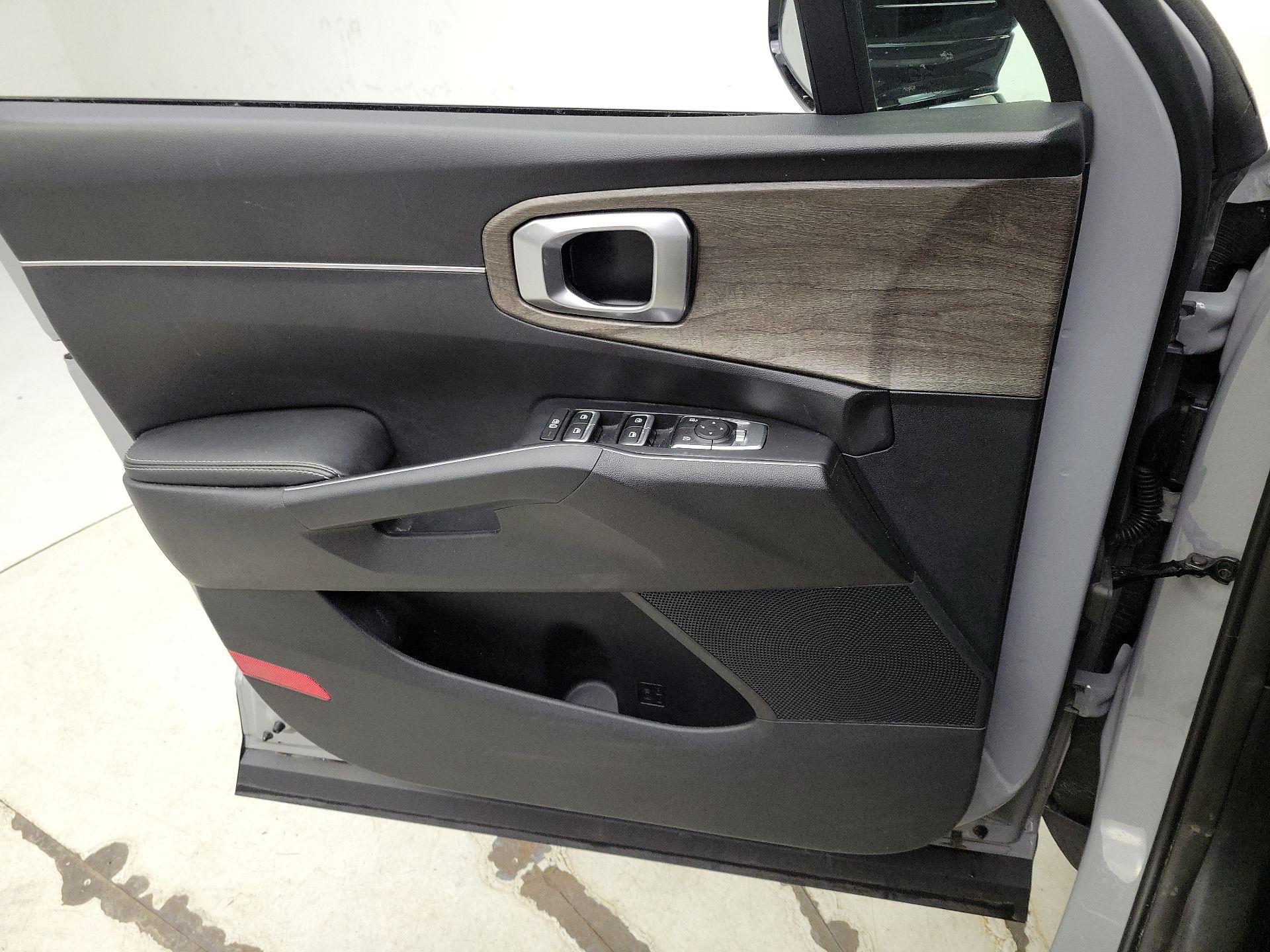 Thumbnail: 2022 Kia Sorento - 12