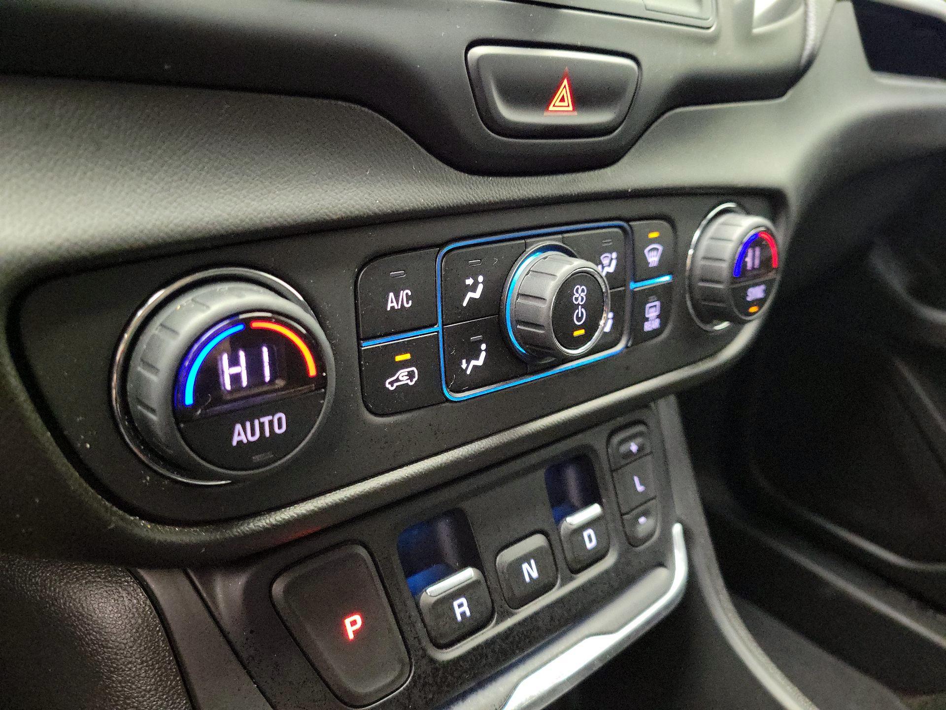 Thumbnail: 2020 GMC Terrain - 16