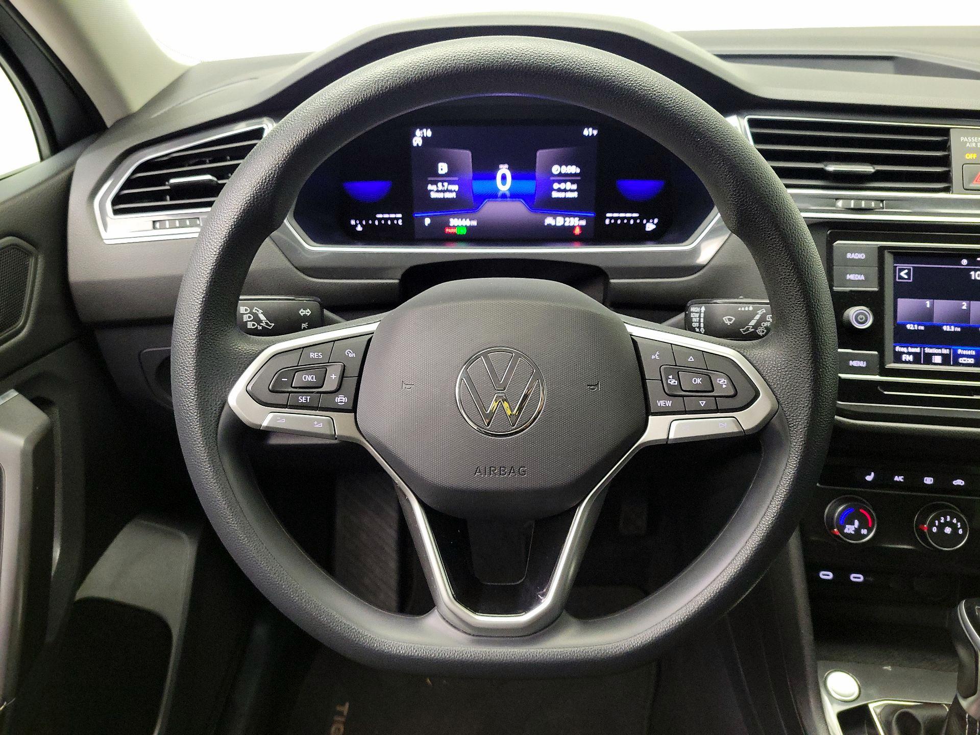 Thumbnail: 2022 Volkswagen Tiguan - 10