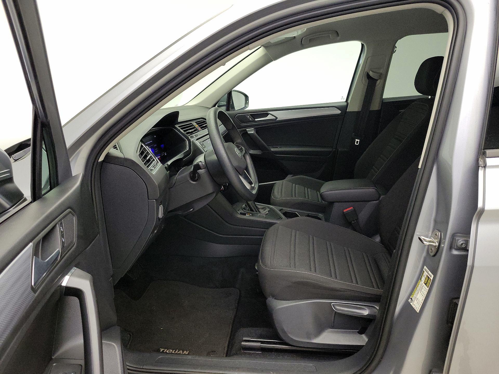 Thumbnail: 2022 Volkswagen Tiguan - 11