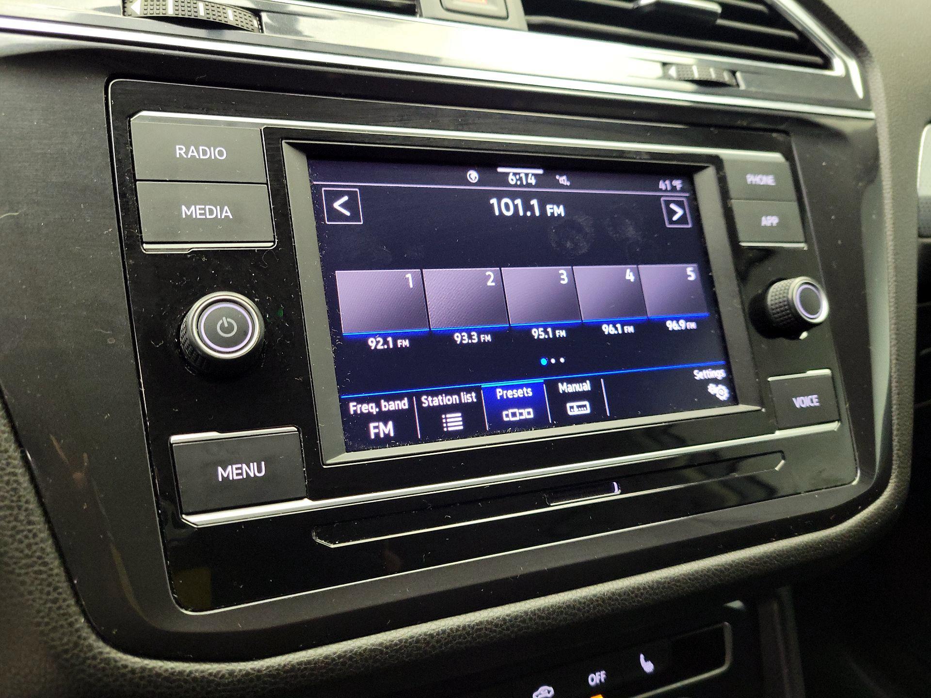 Thumbnail: 2022 Volkswagen Tiguan - 14