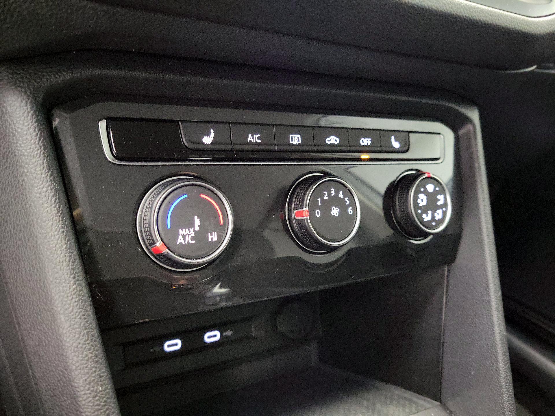 Thumbnail: 2022 Volkswagen Tiguan - 15