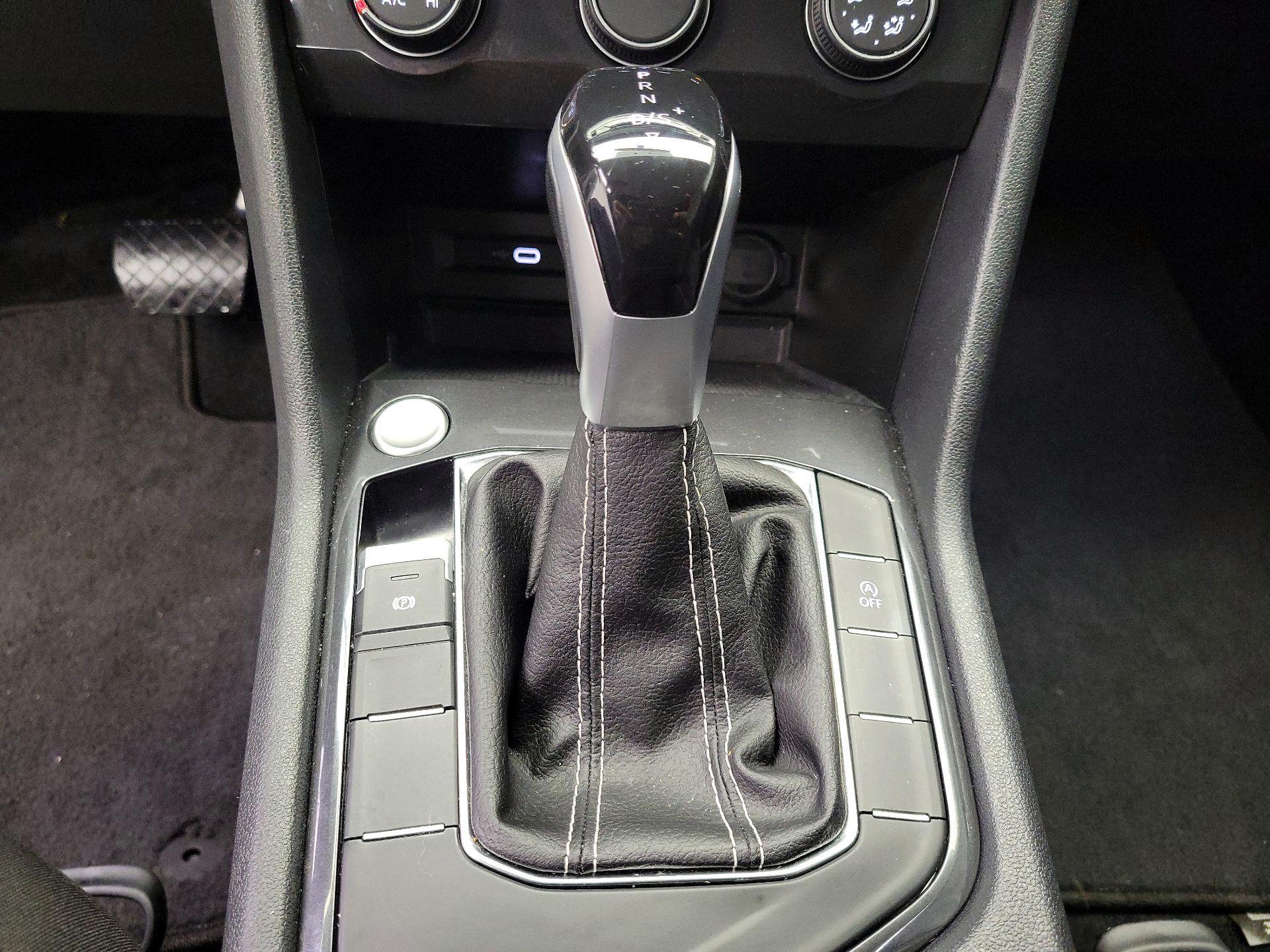 Thumbnail: 2022 Volkswagen Tiguan - 16