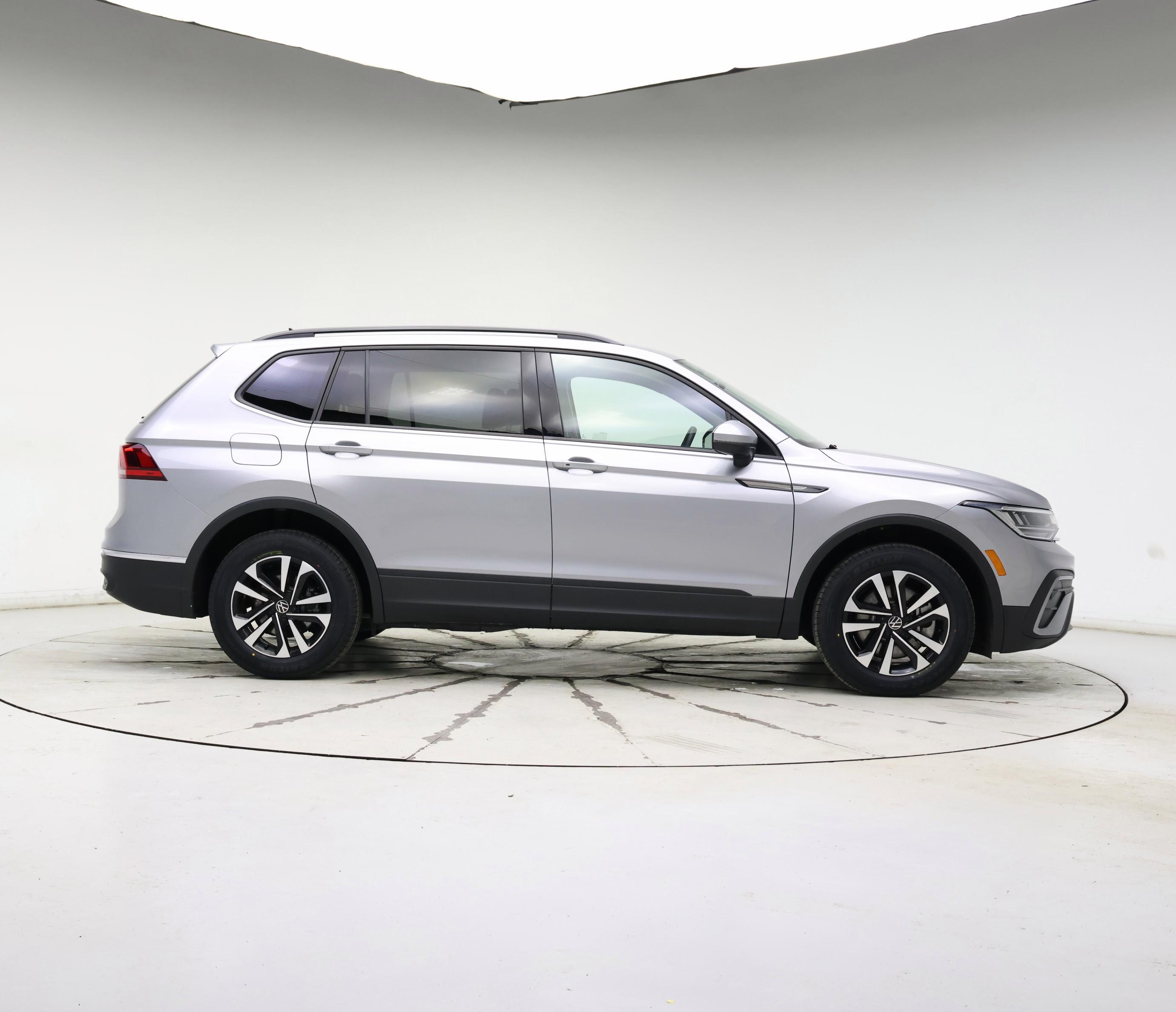 Thumbnail: 2022 Volkswagen Tiguan - 7