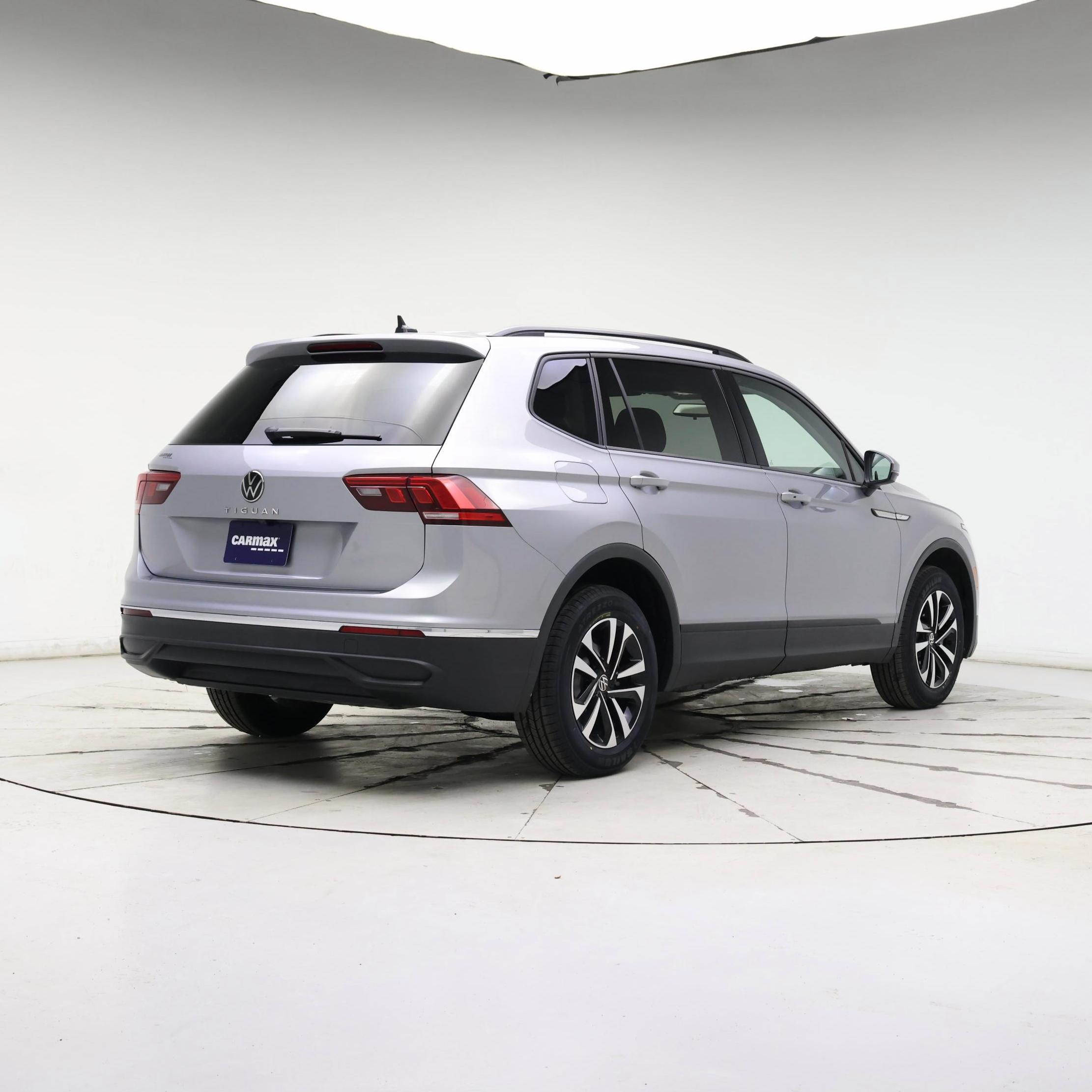 Thumbnail: 2022 Volkswagen Tiguan - 8