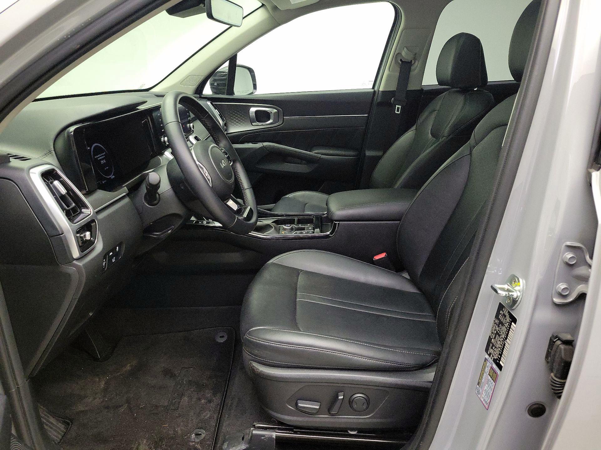 Thumbnail: 2023 Kia Sorento - 11