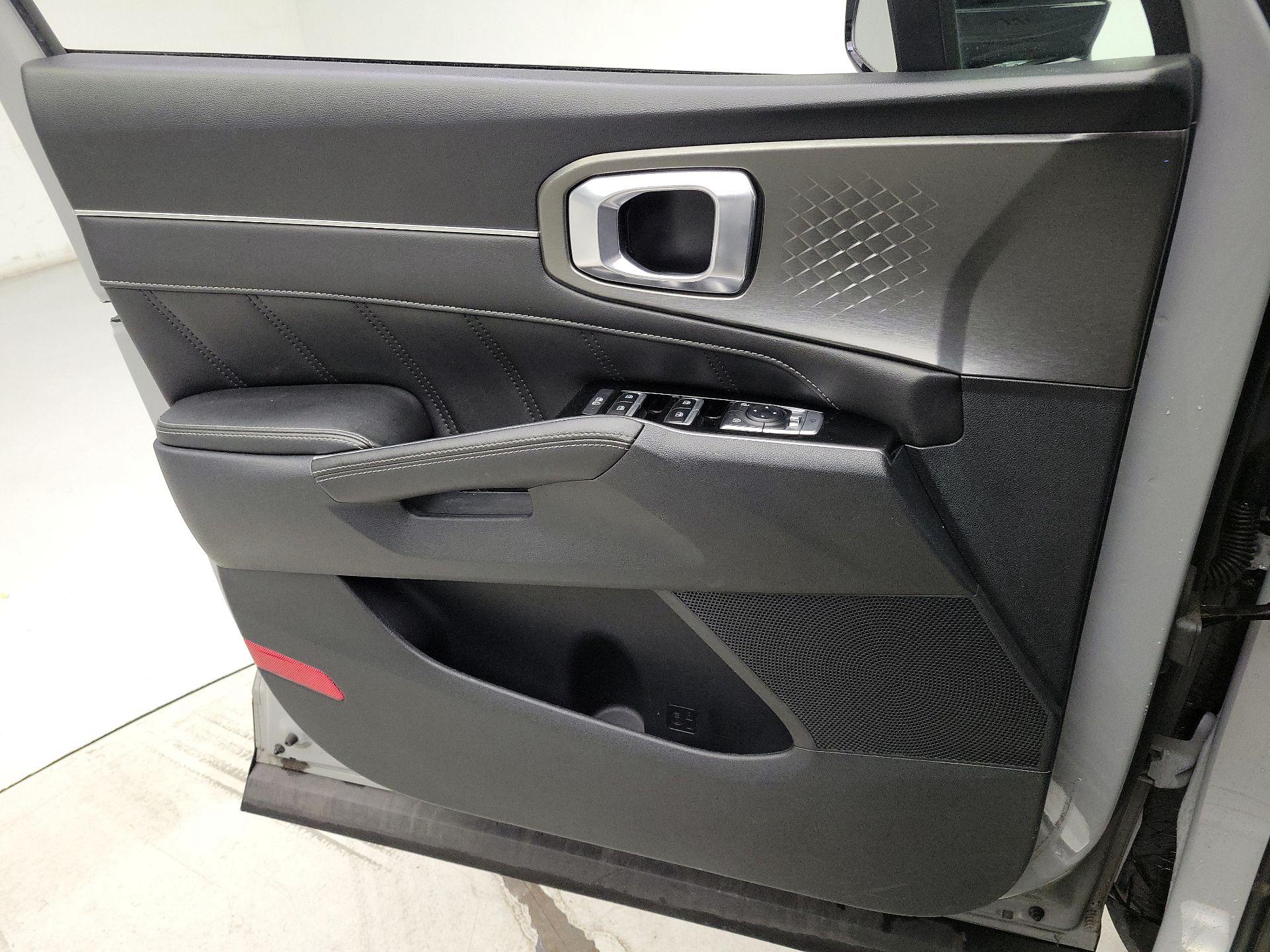 Thumbnail: 2023 Kia Sorento - 12